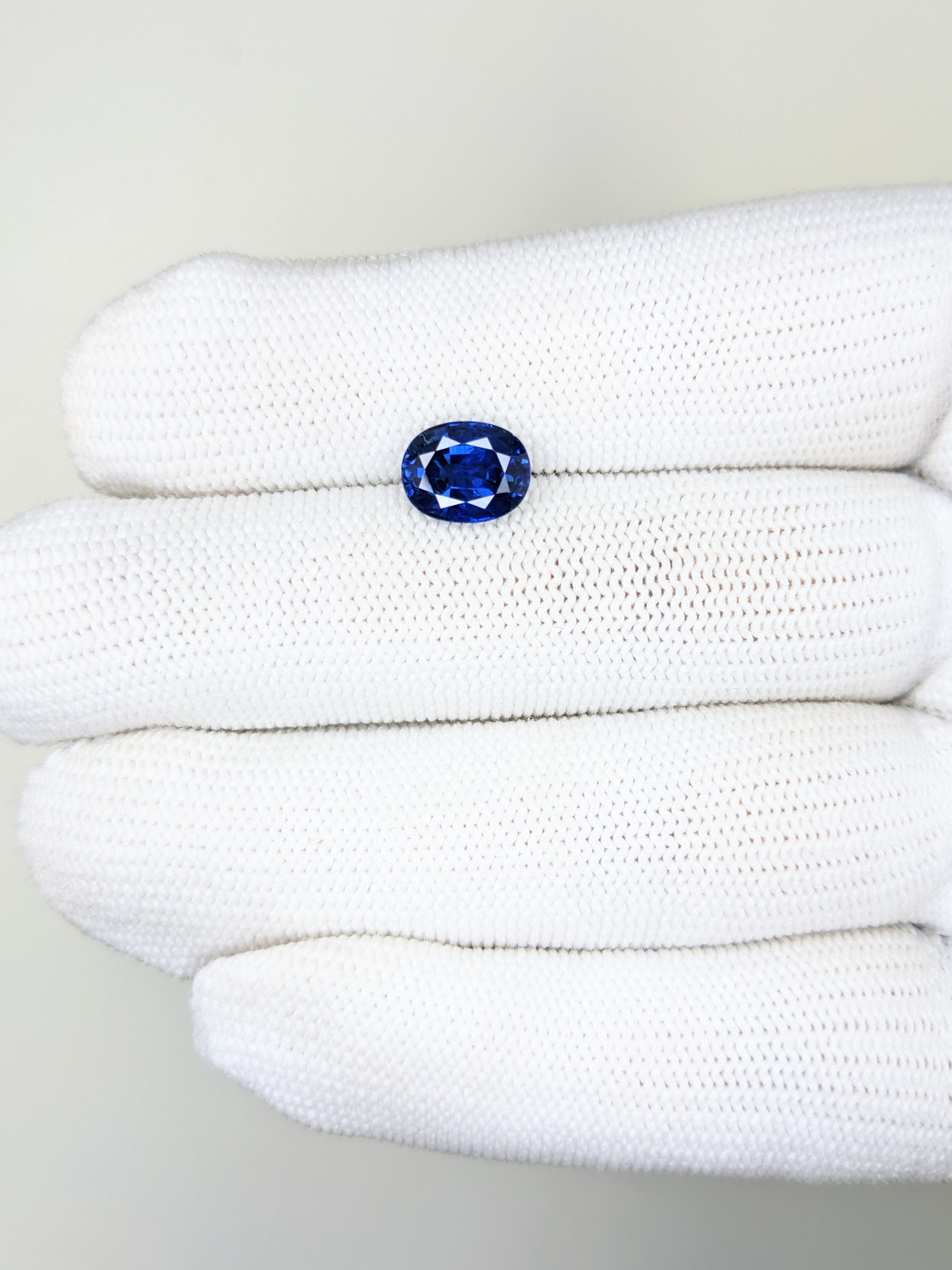 Sapphire Oval: 2.75ct