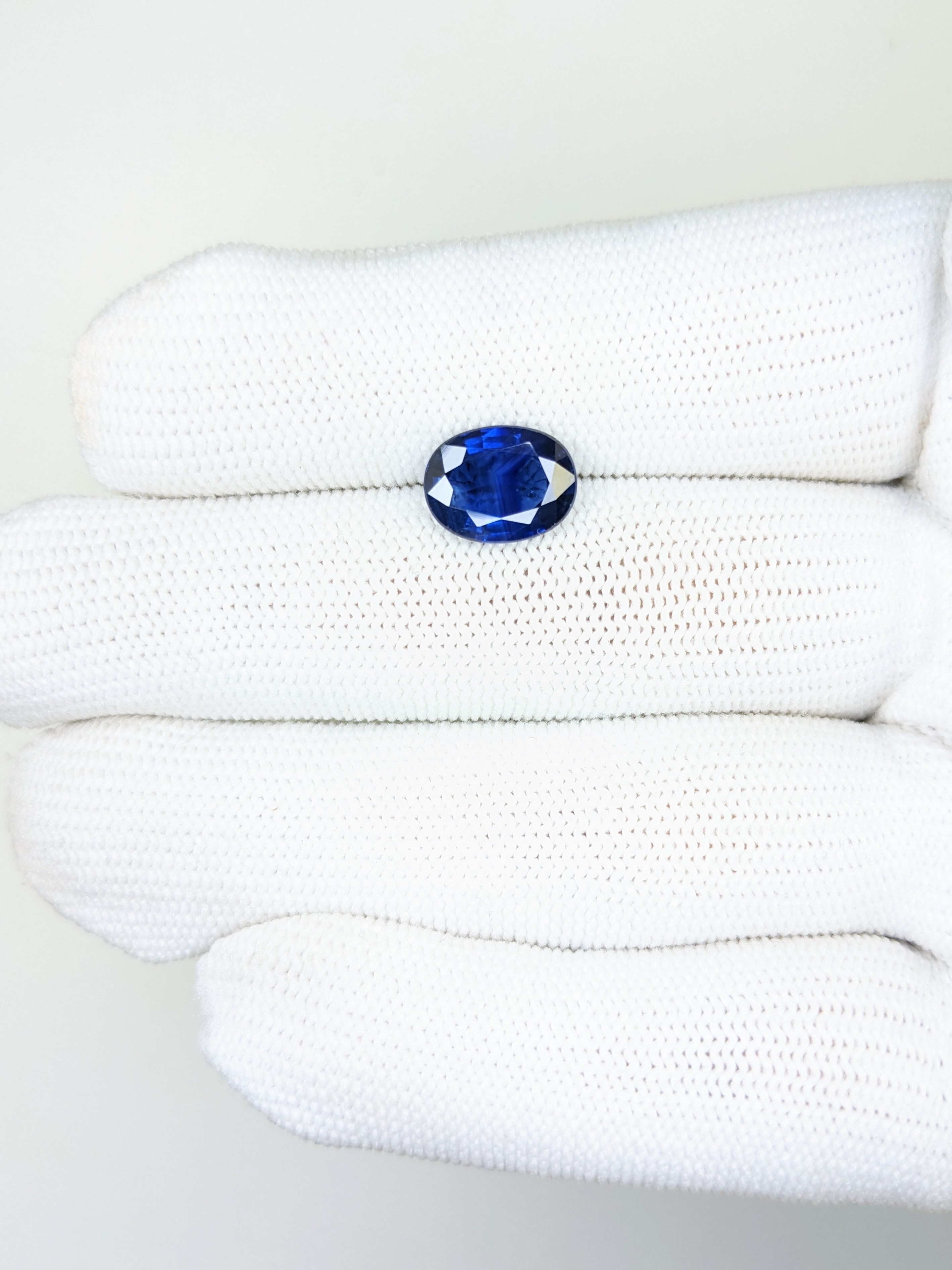 Sapphire Oval: 3.20ct