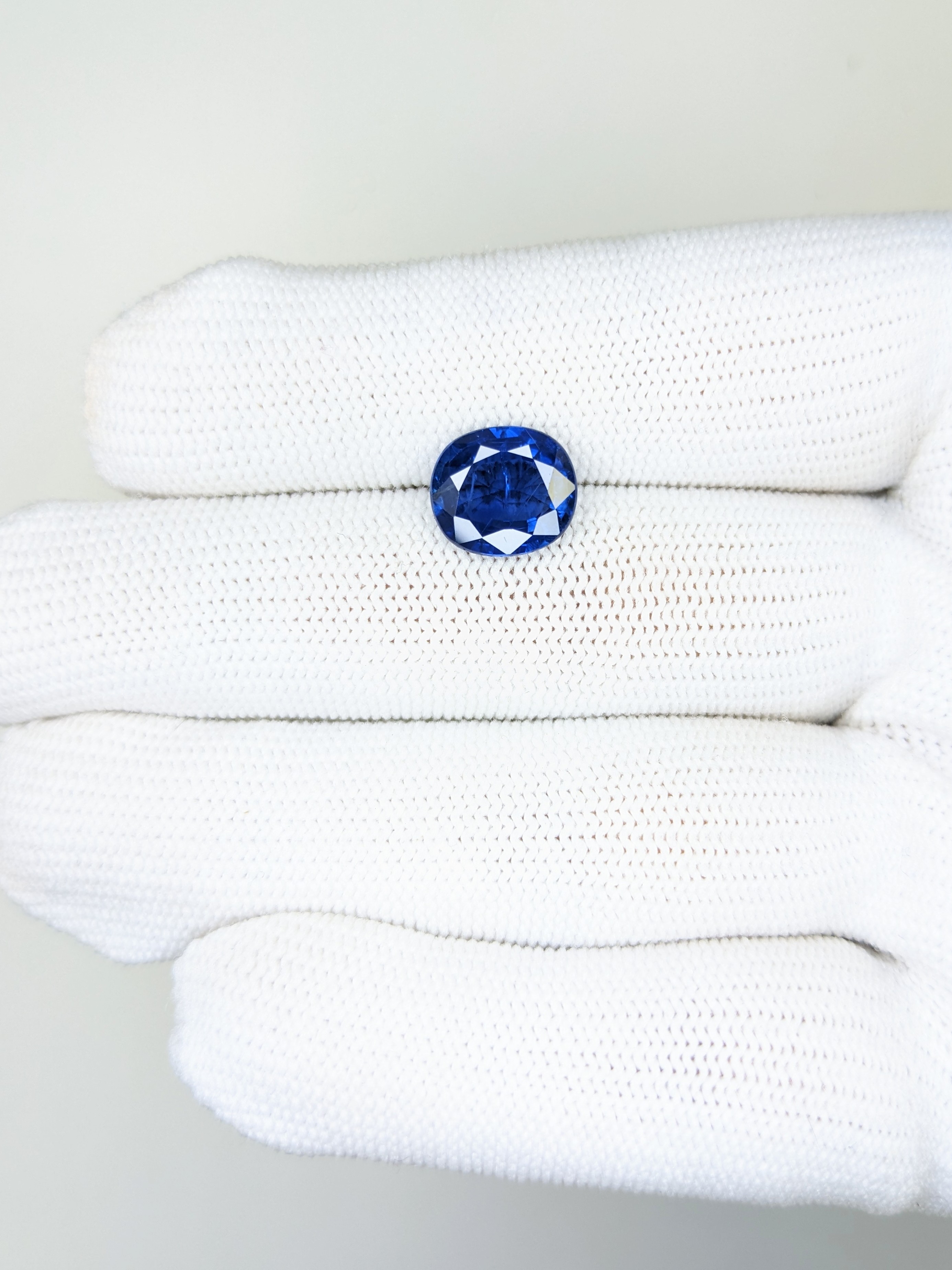 Sapphire Cushion: 3.95ct