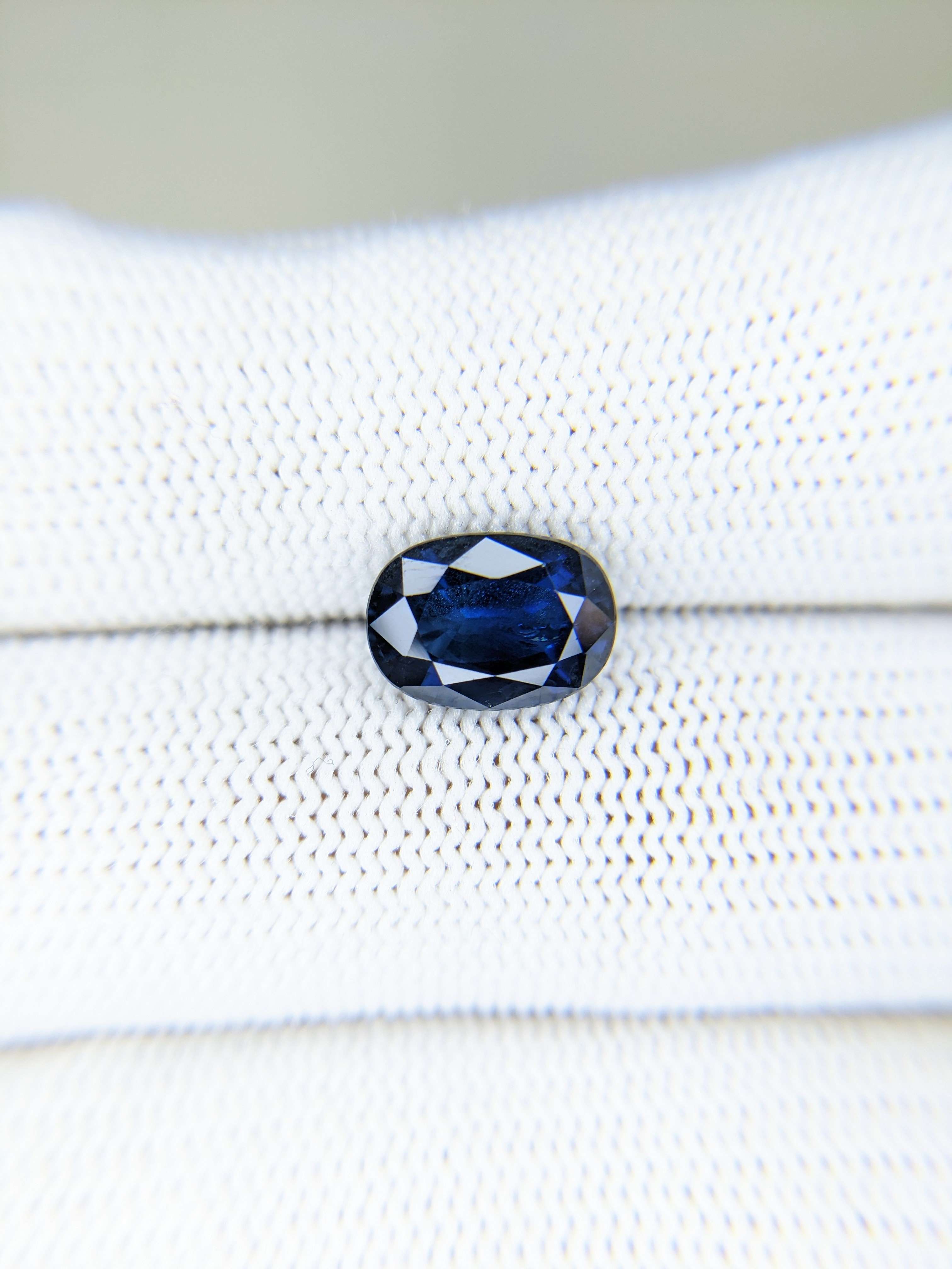 Sapphire Oval: 3.65ct