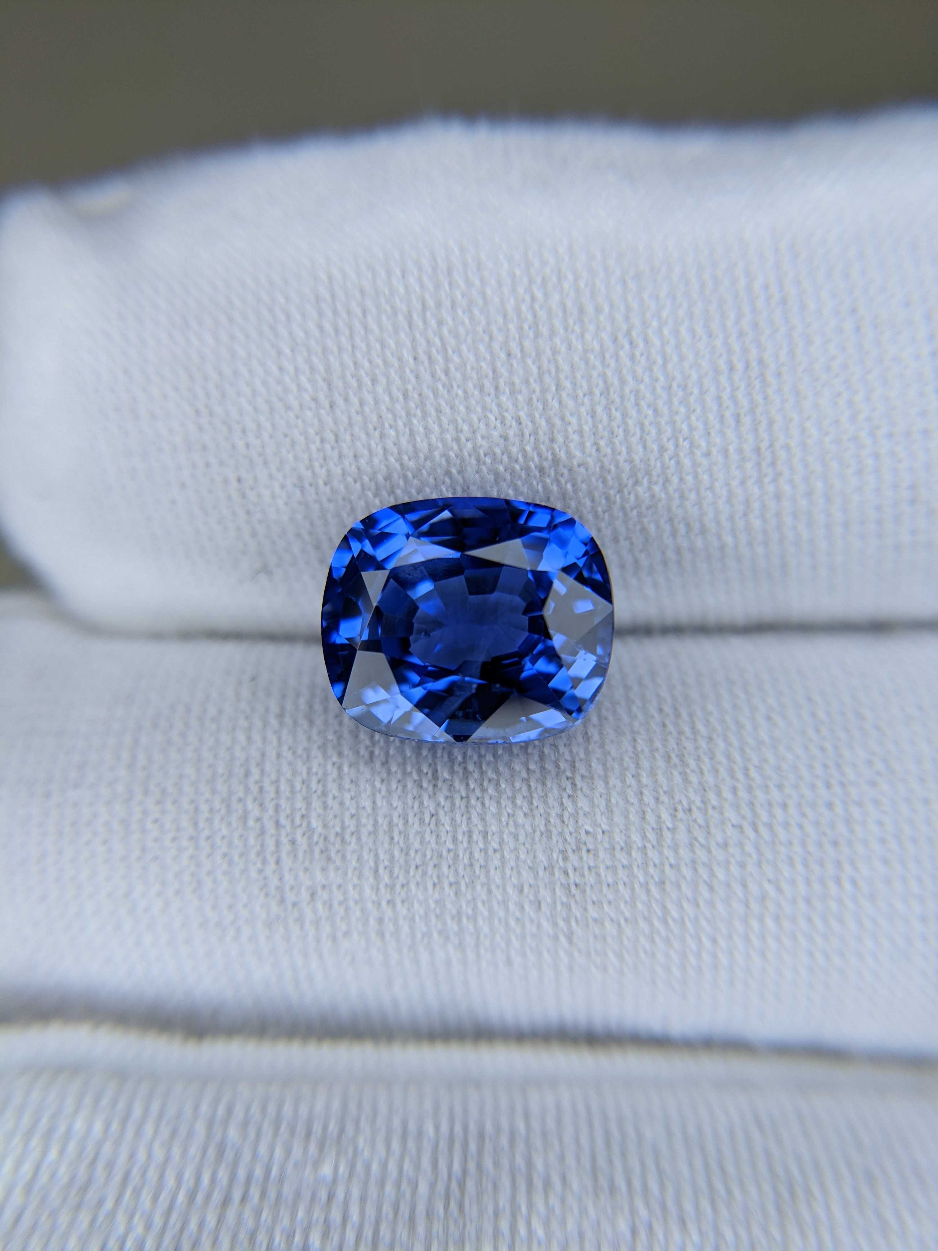 Blue Sapphire Cushion: 6.82ct