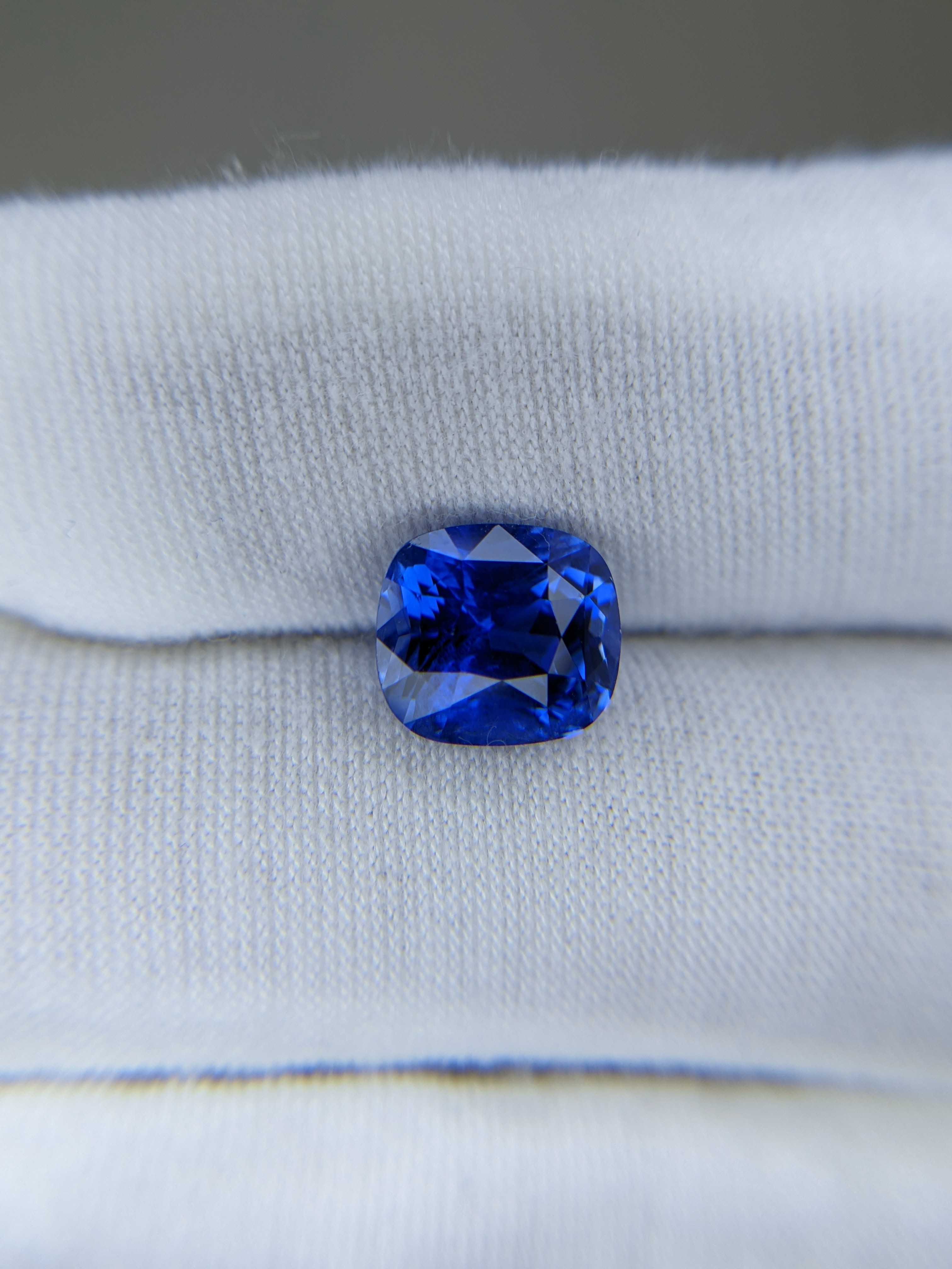 Blue Sapphire Cushion: 4.94ct