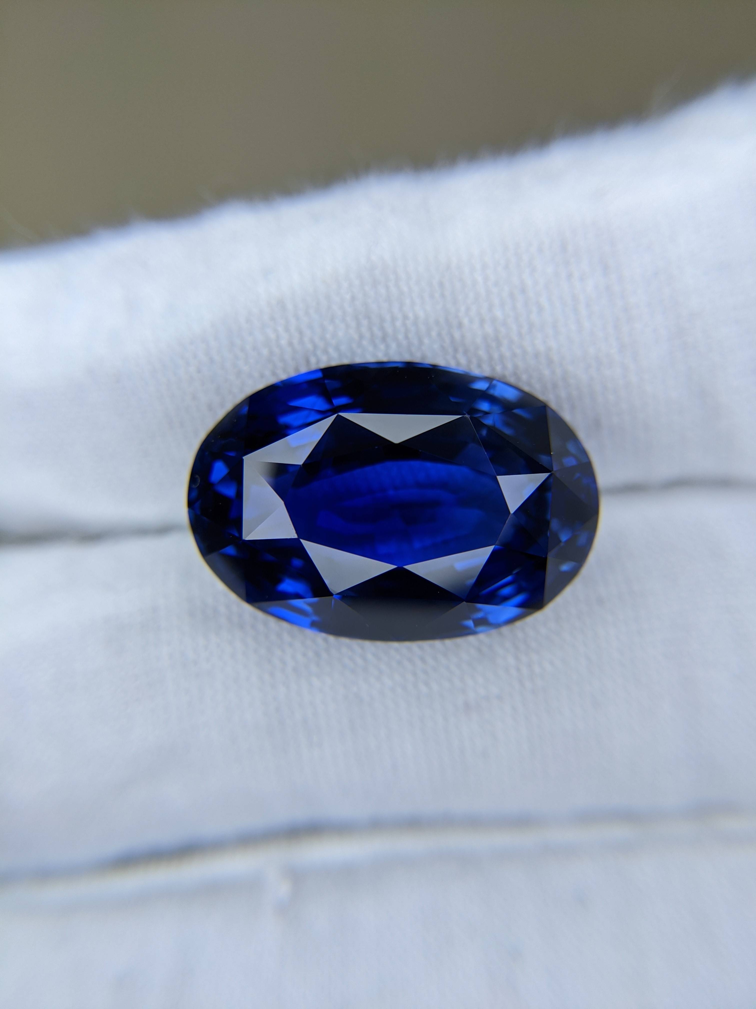 Blue Sapphire Oval: 27.27ct