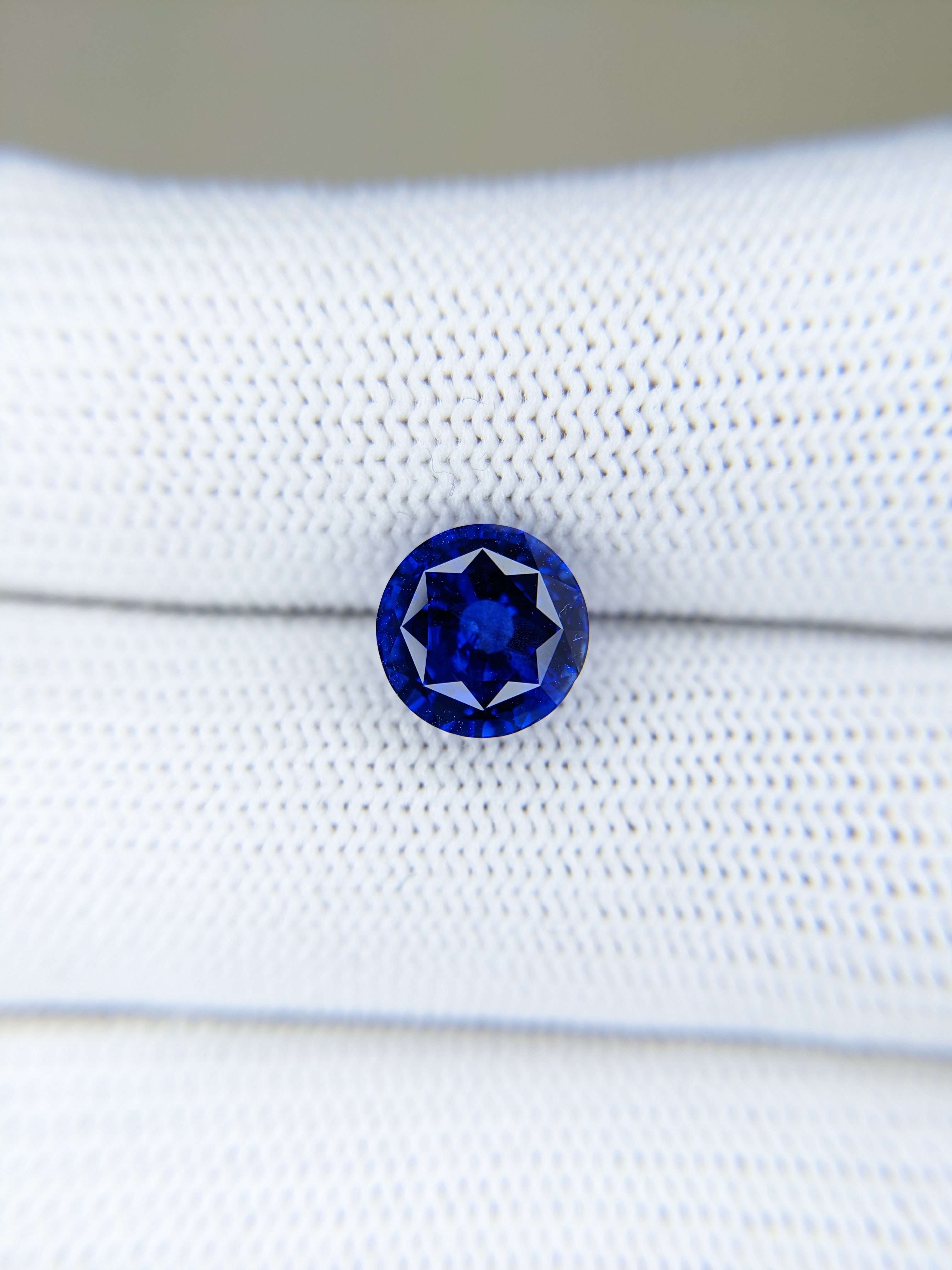 Blue Sapphire Round: 3.06ct