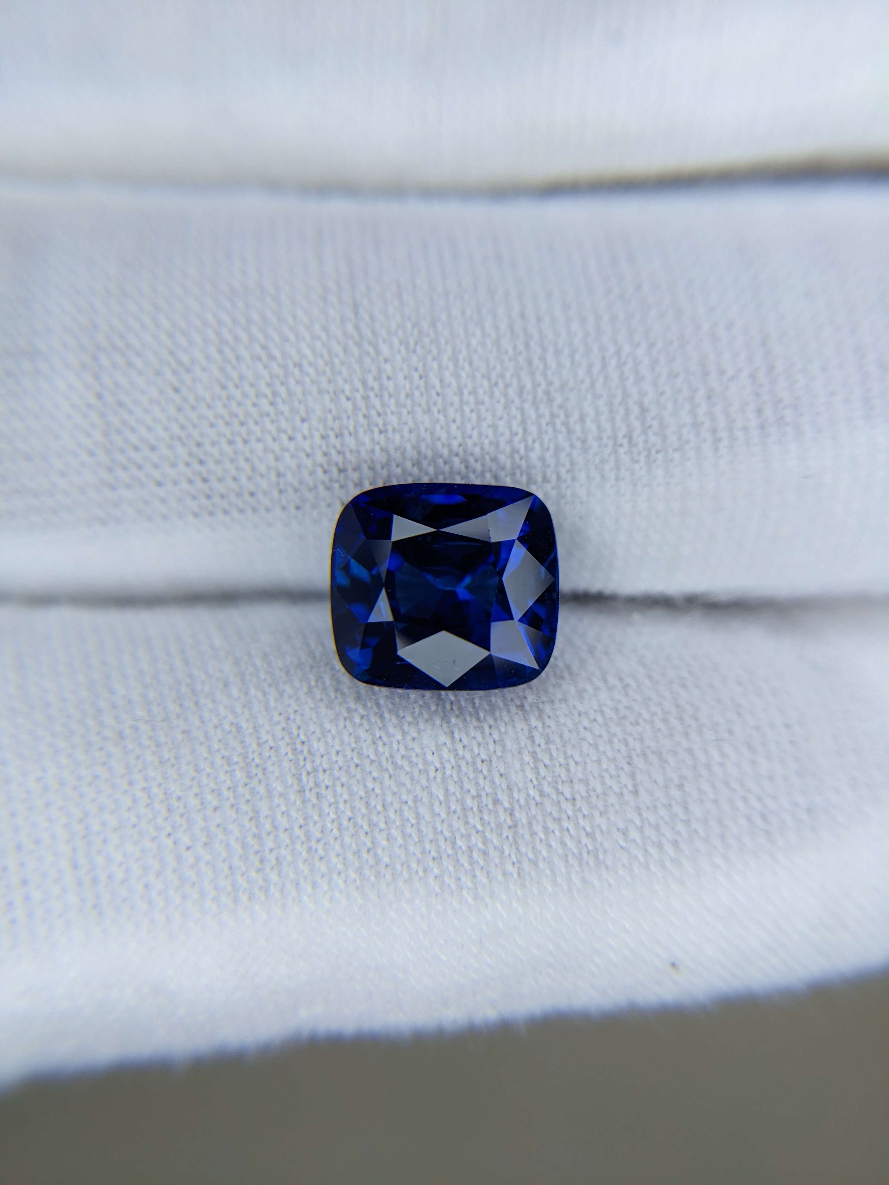 Blue Sapphire Cushion: 4.24ct