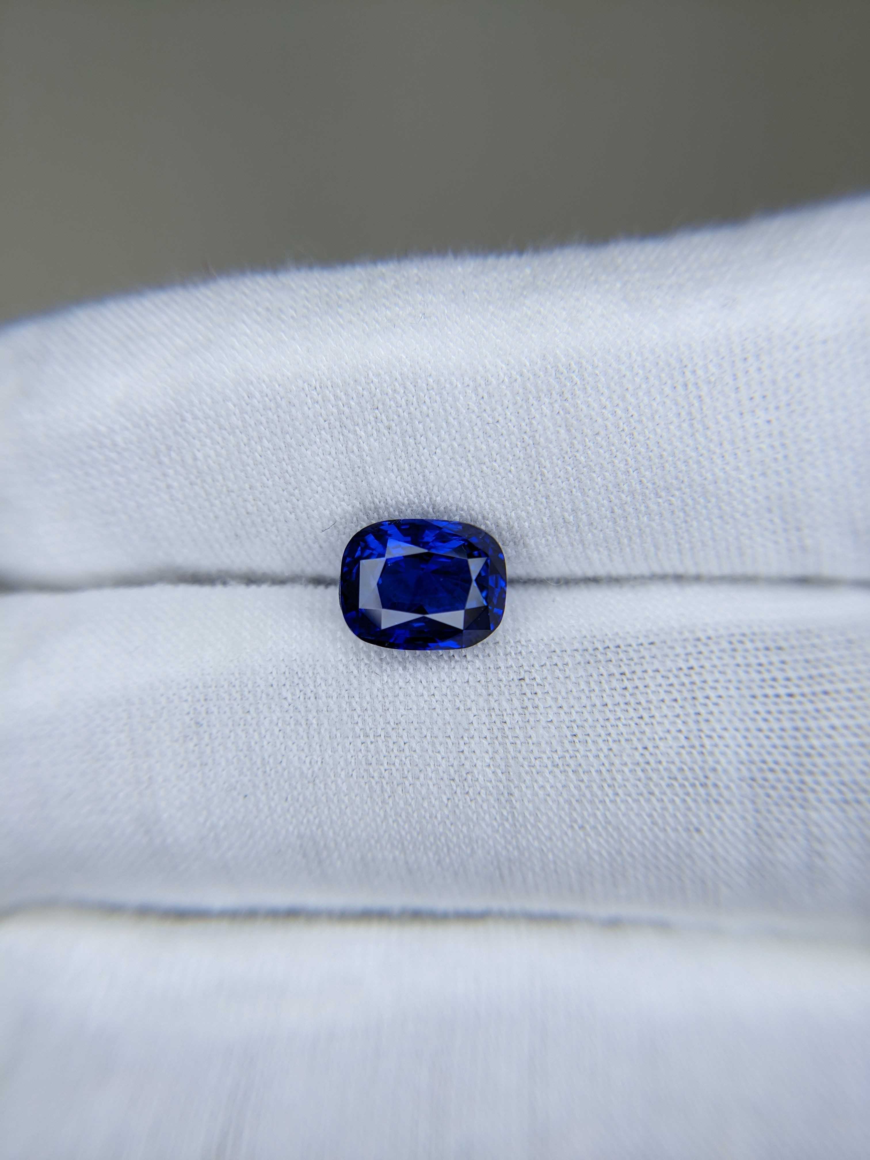 Blue Sapphire Cushion: 3.05ct