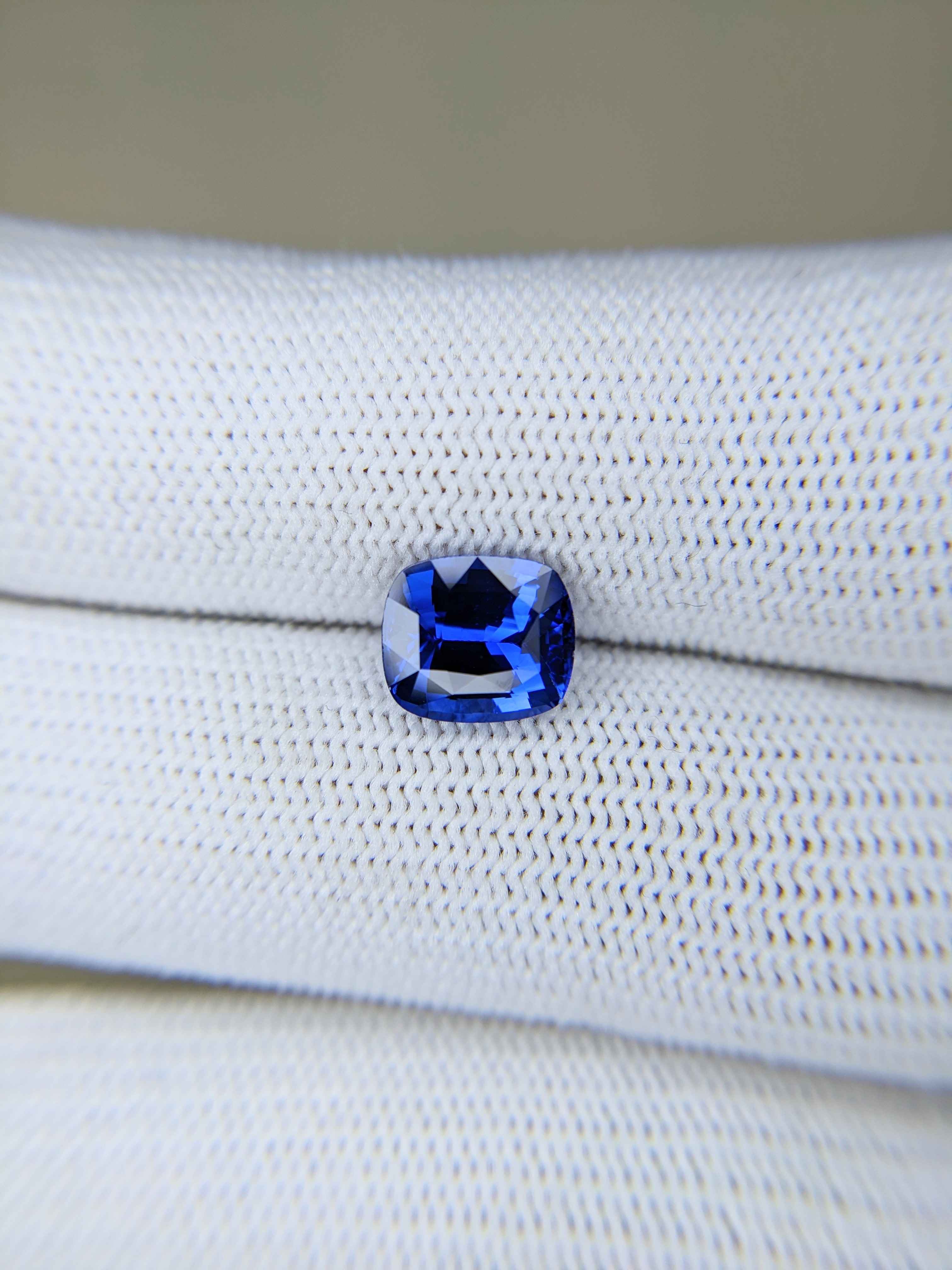 Sapphire Cushion: 2.99ct
