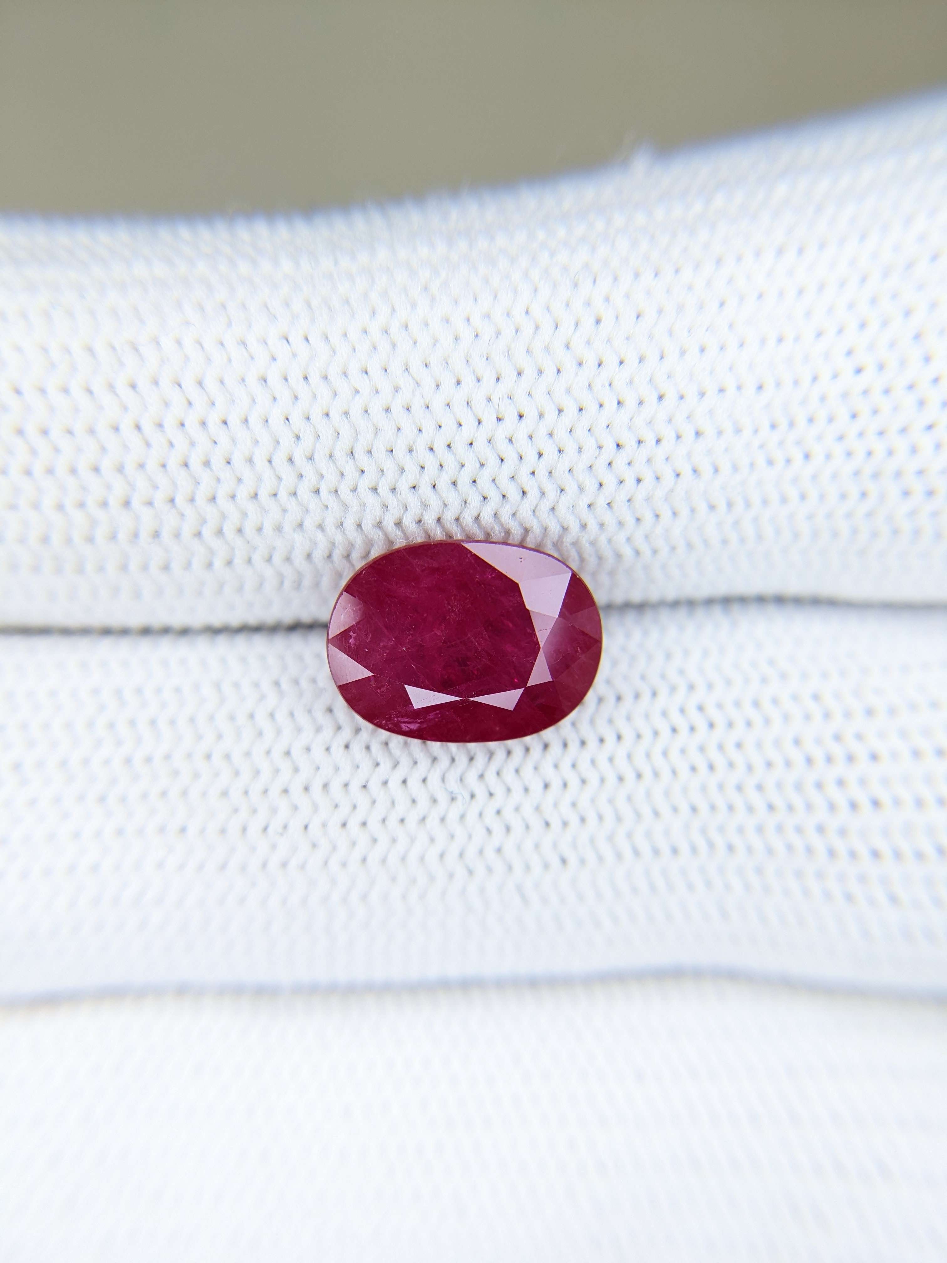 RUBY Oval: 3.70ct
