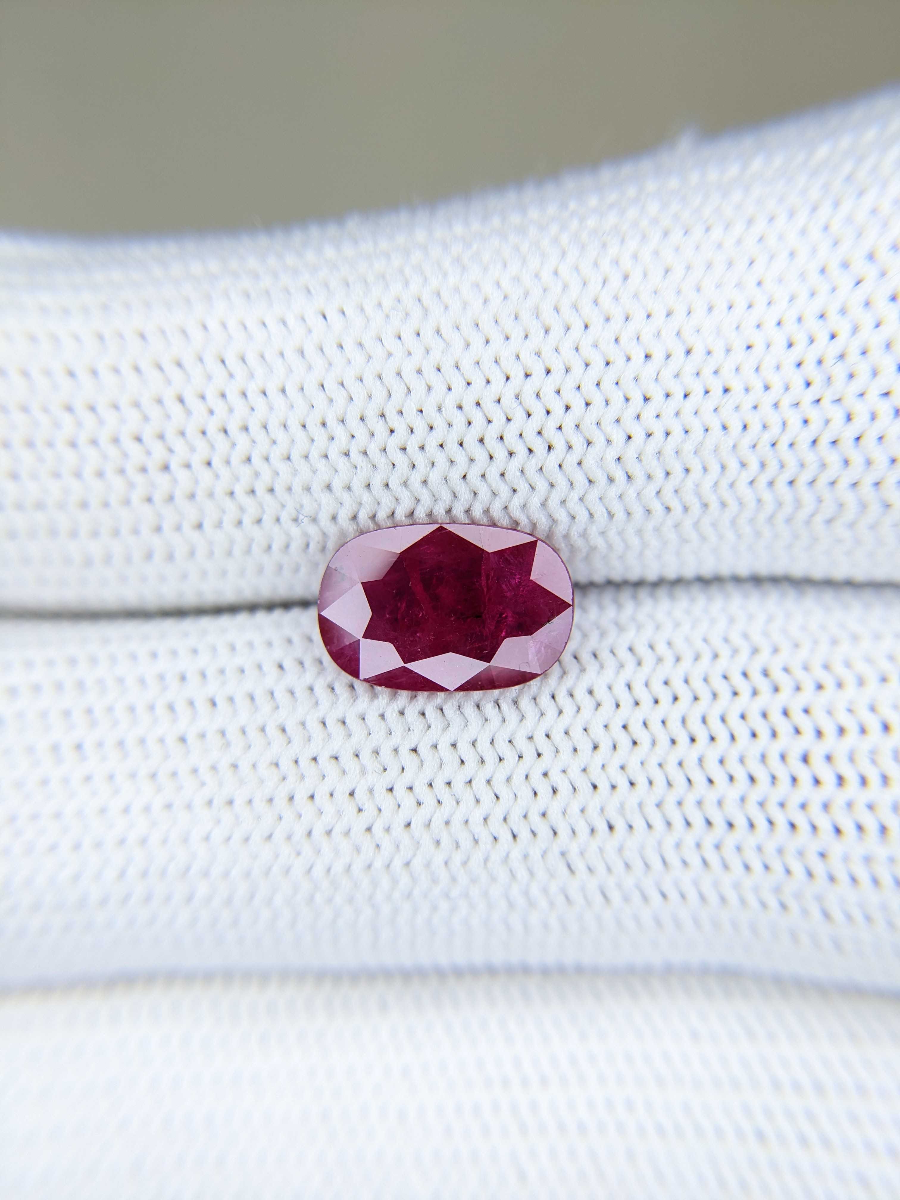 RUBY Cushion: 2.58ct