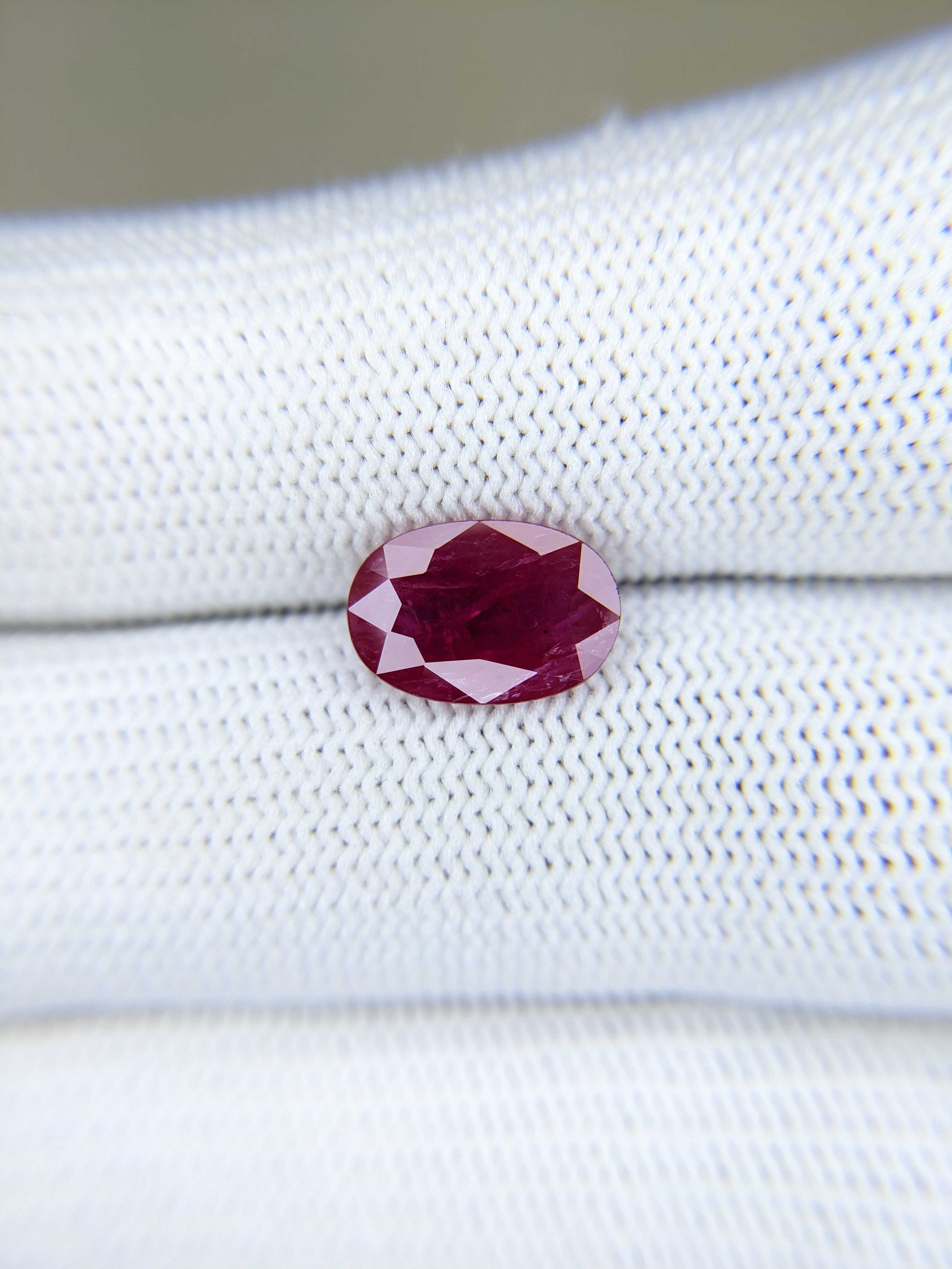 RUBY Oval: 2.65ct