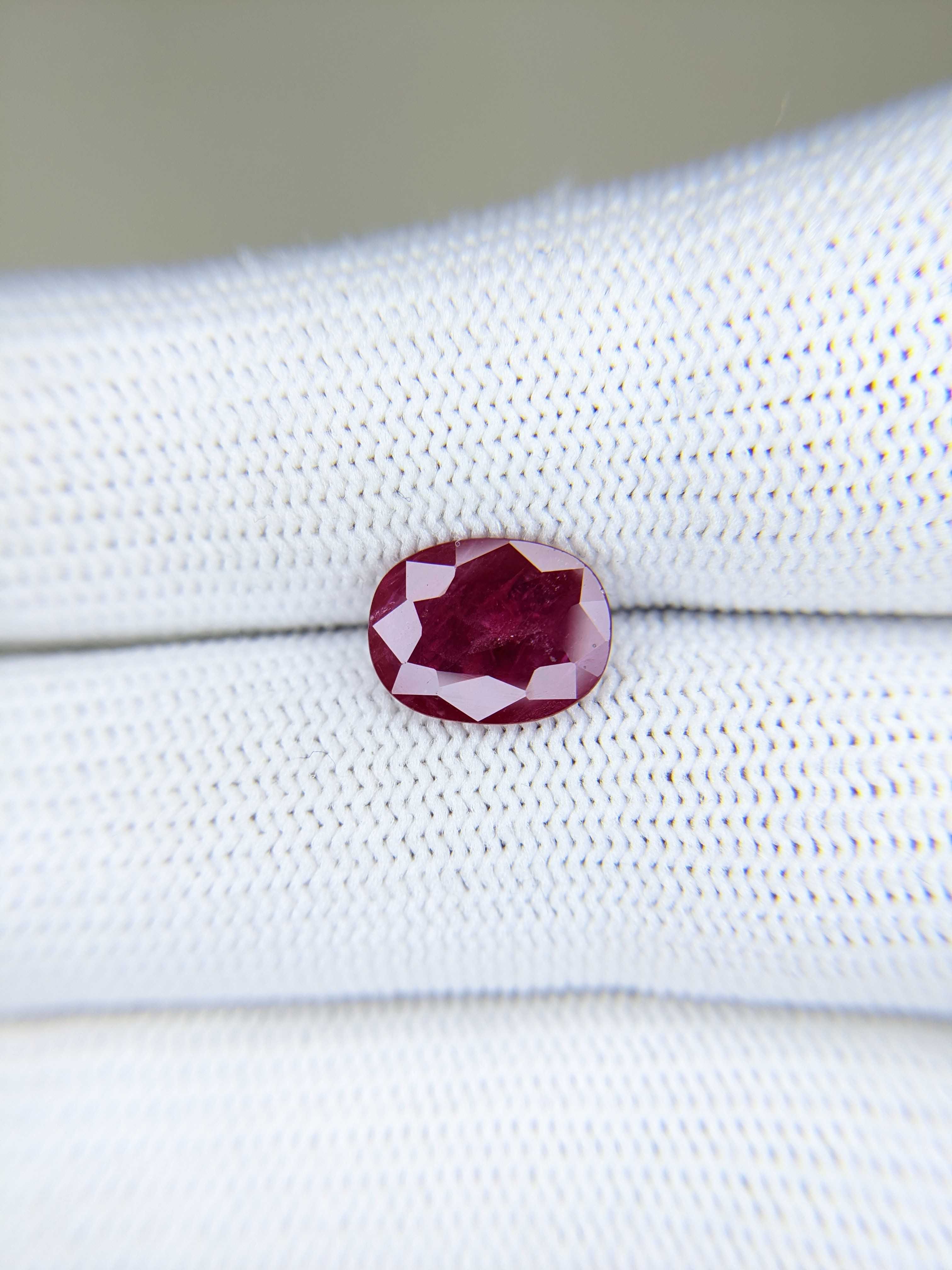RUBY Oval: 2.87ct