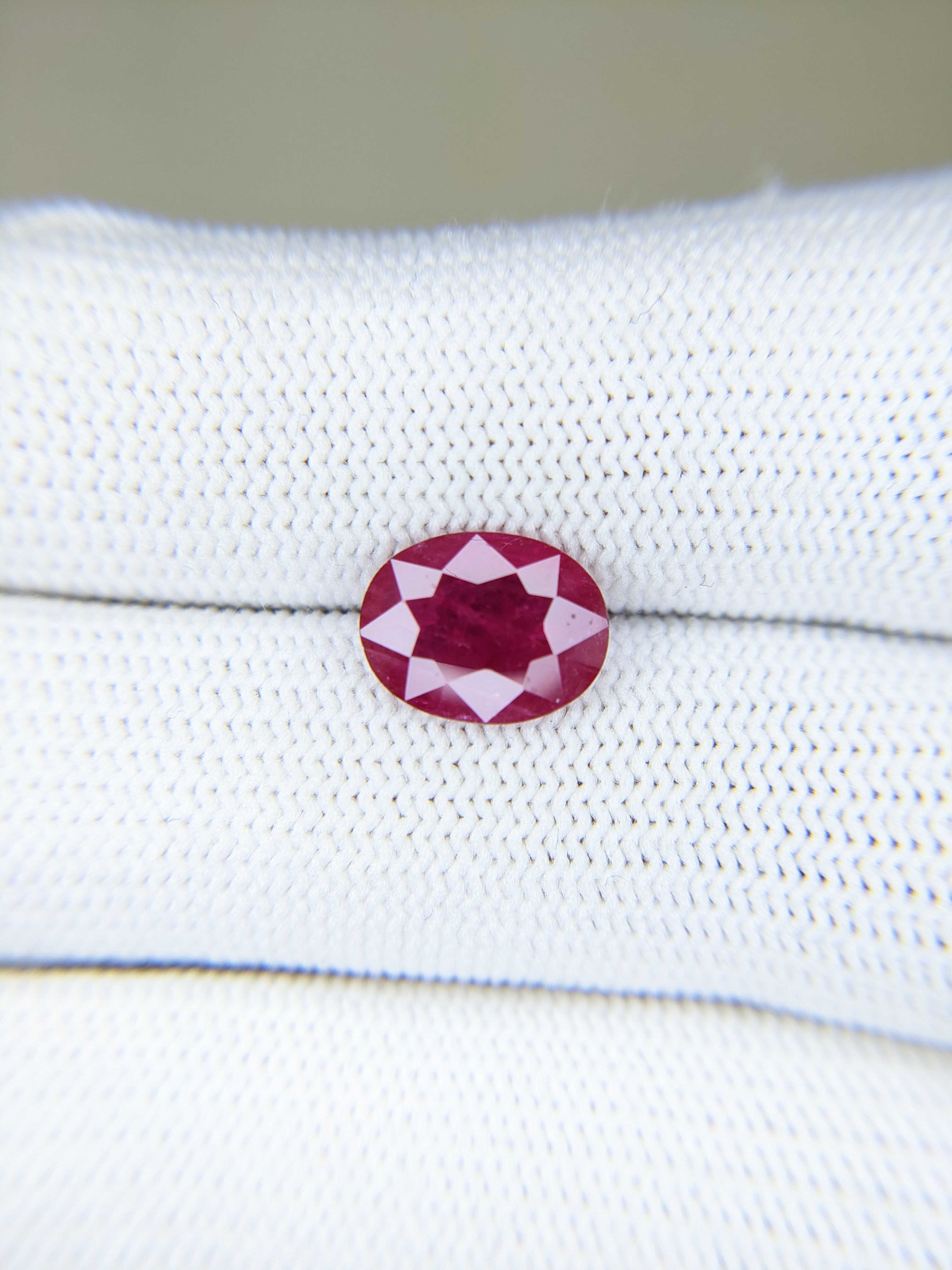 RUBY Oval: 2.67ct