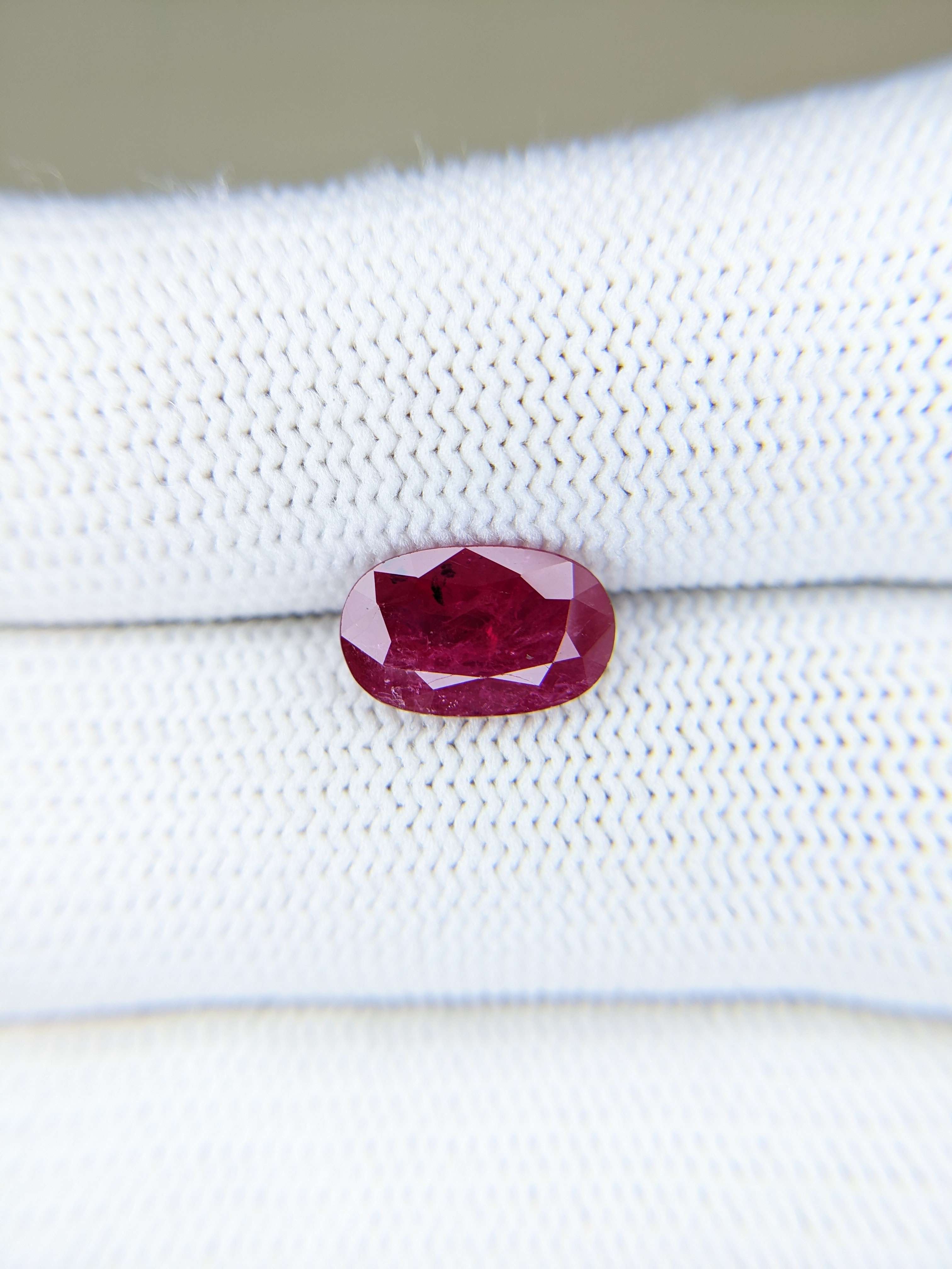 RUBY Oval: 2.42ct