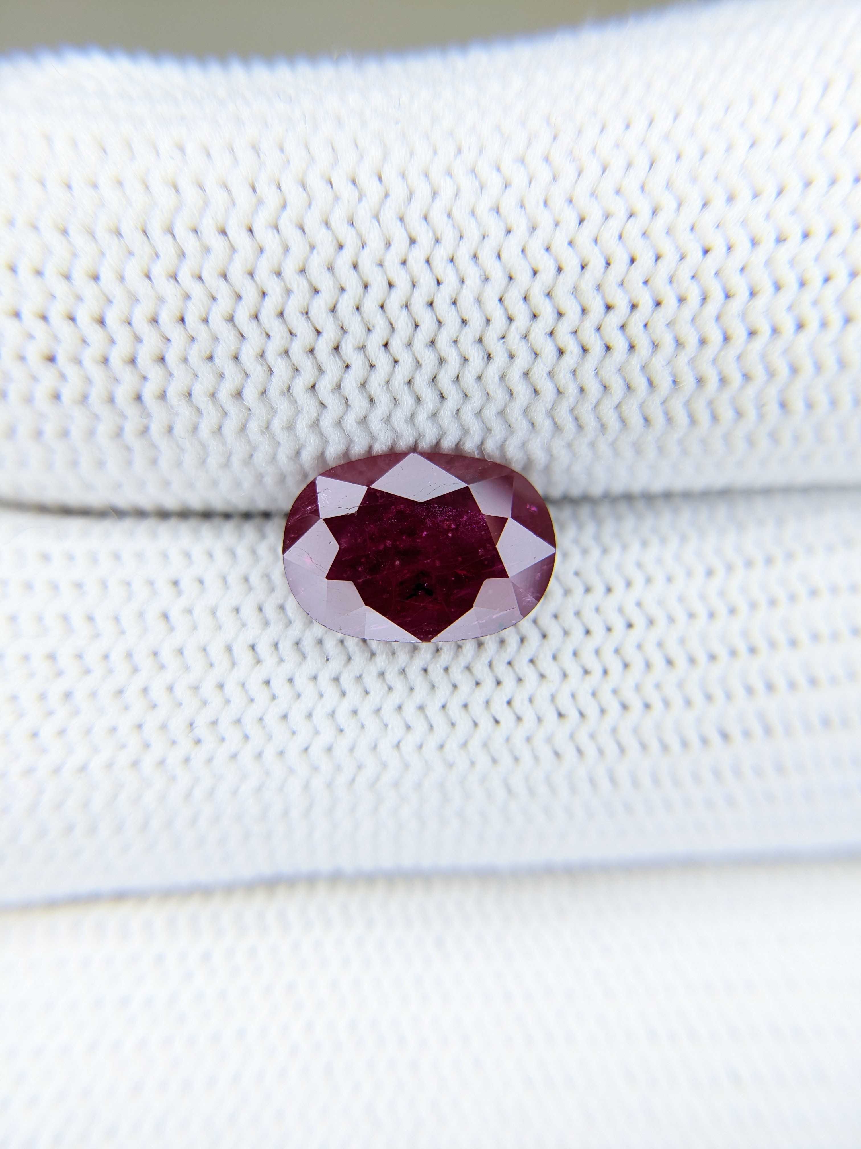 RUBY Oval: 2.34ct