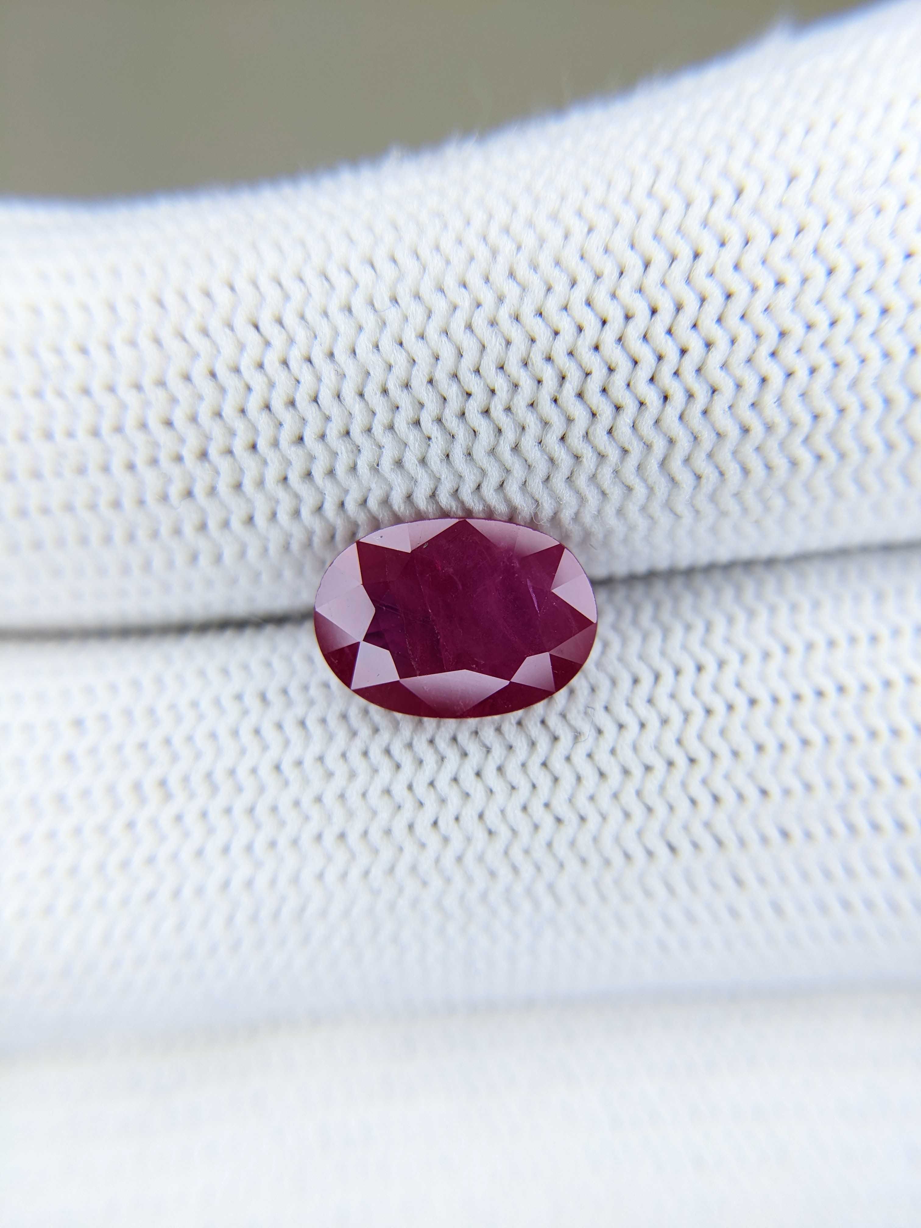RUBY Oval: 2.57ct