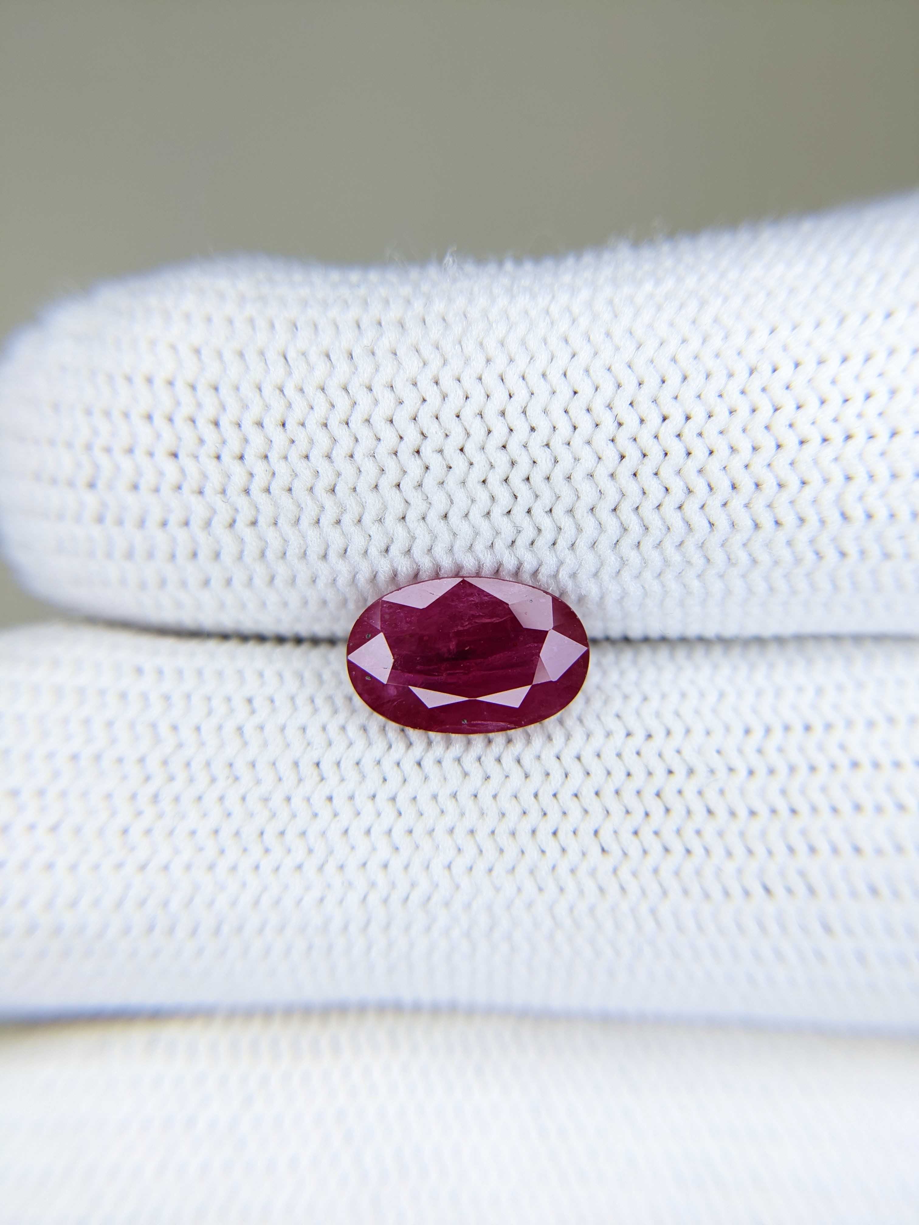 RUBY Oval: 2.32ct
