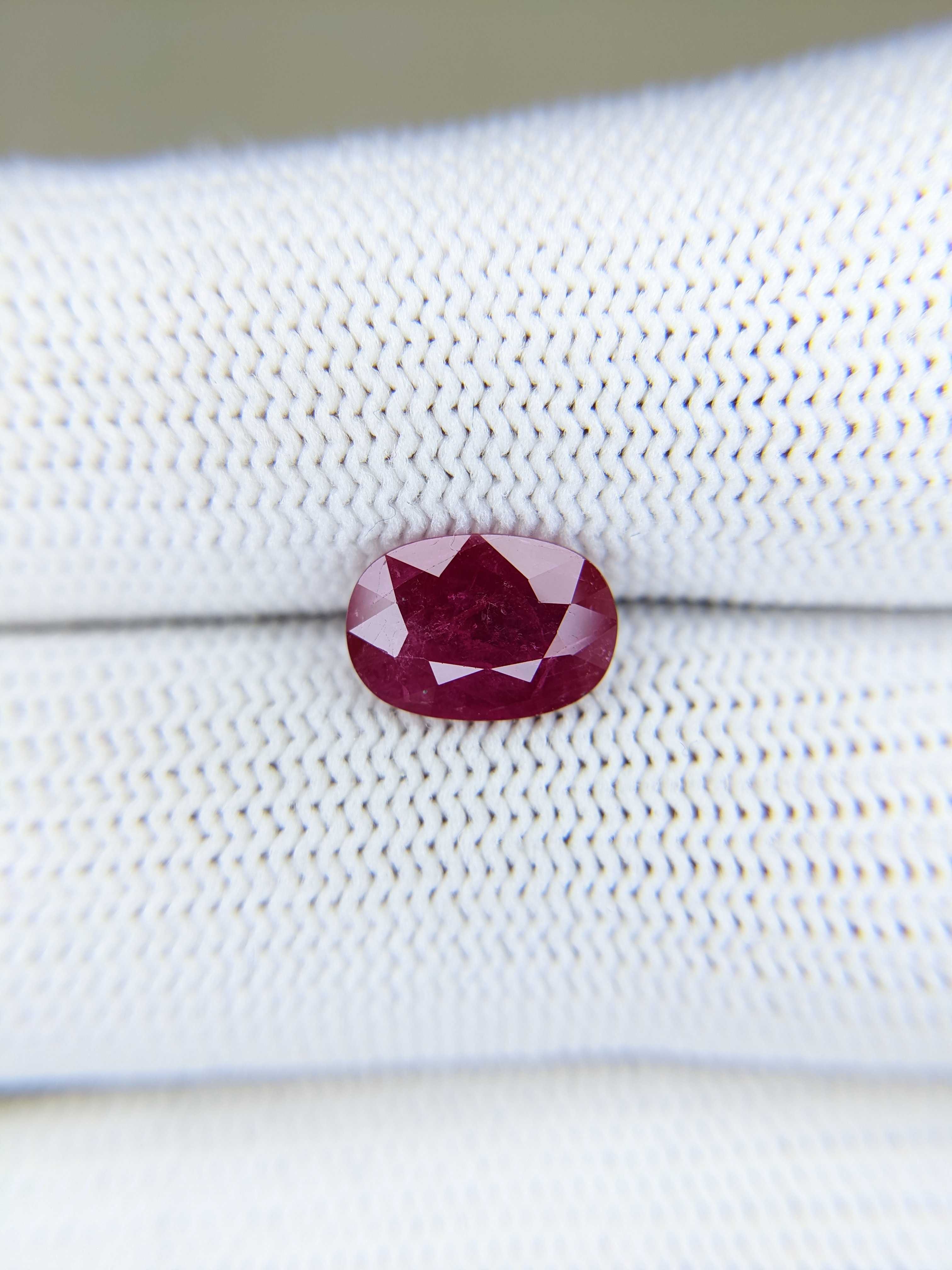 RUBY Oval: 2.21ct