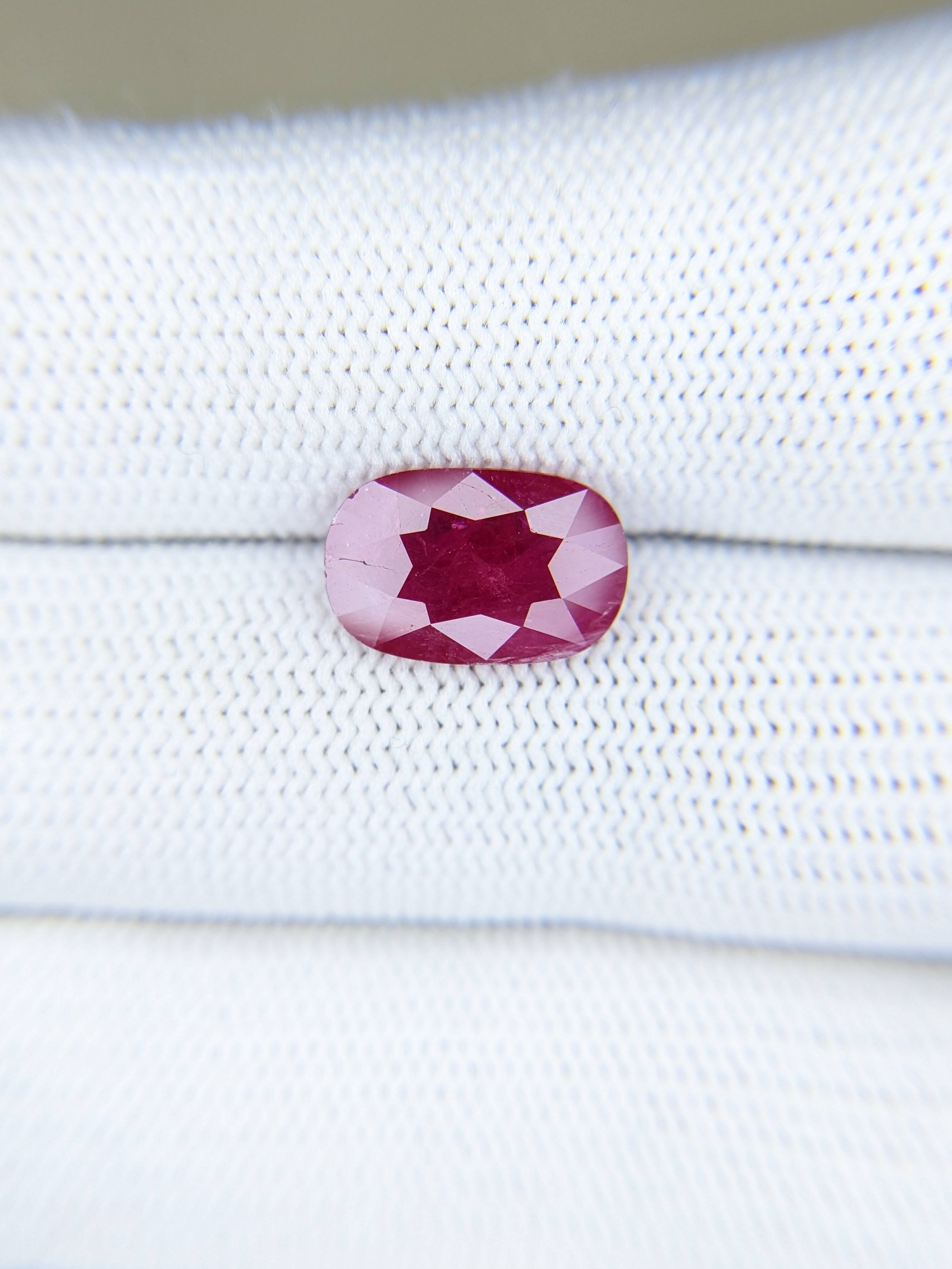 RUBY Cushion: 3.31ct