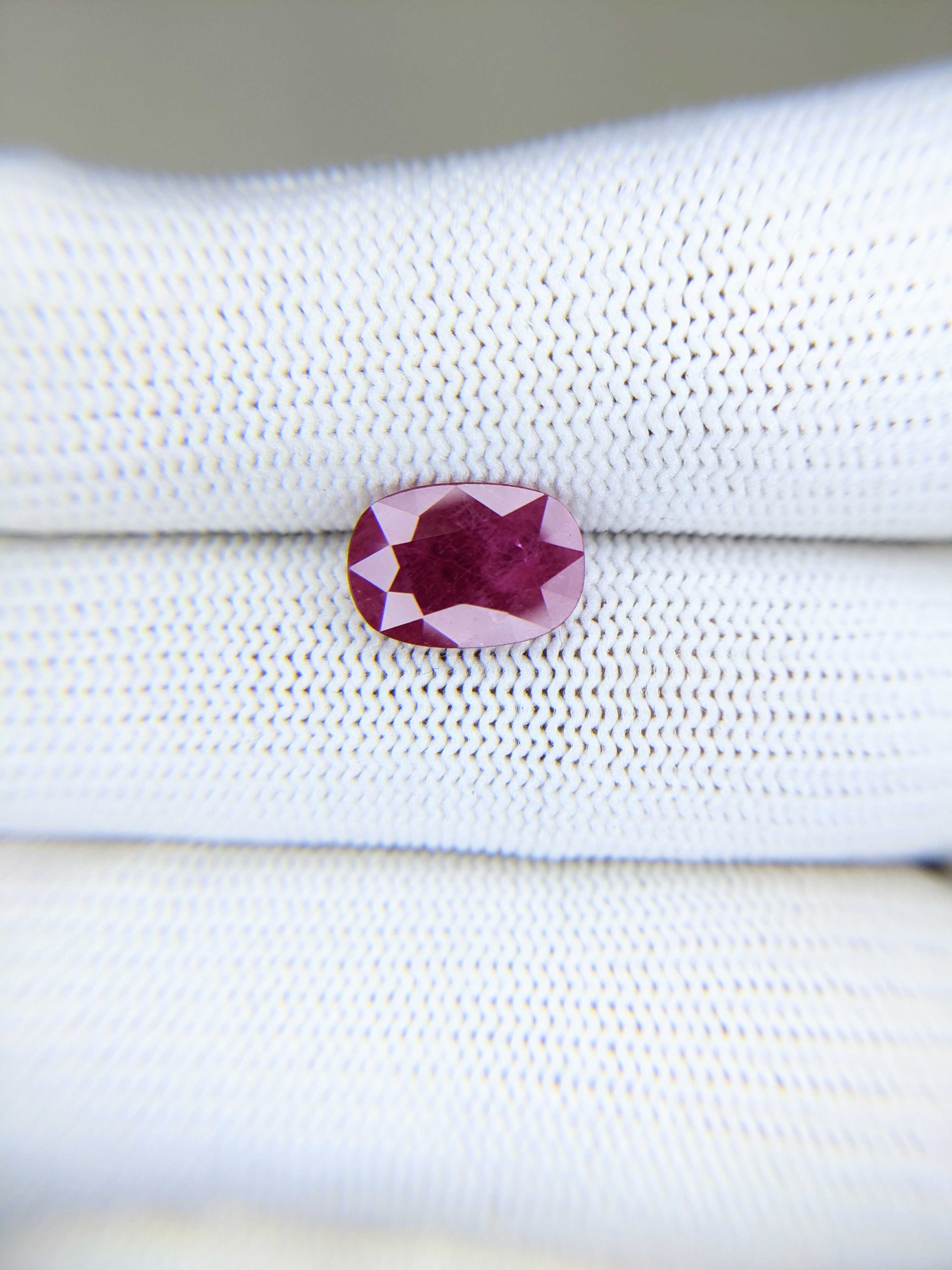 RUBY Oval: 2.96ct