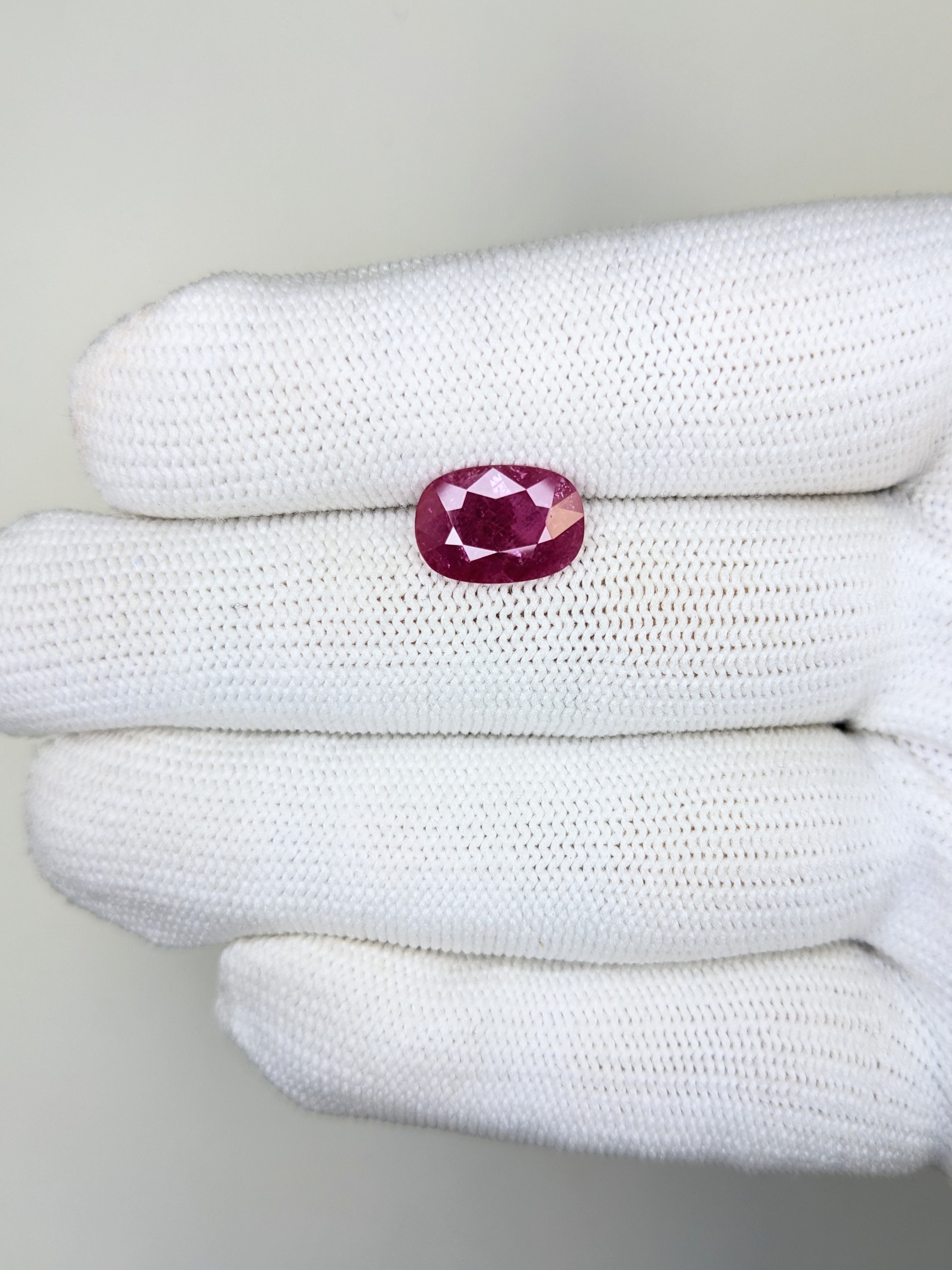 RUBY Oval: 2.96ct