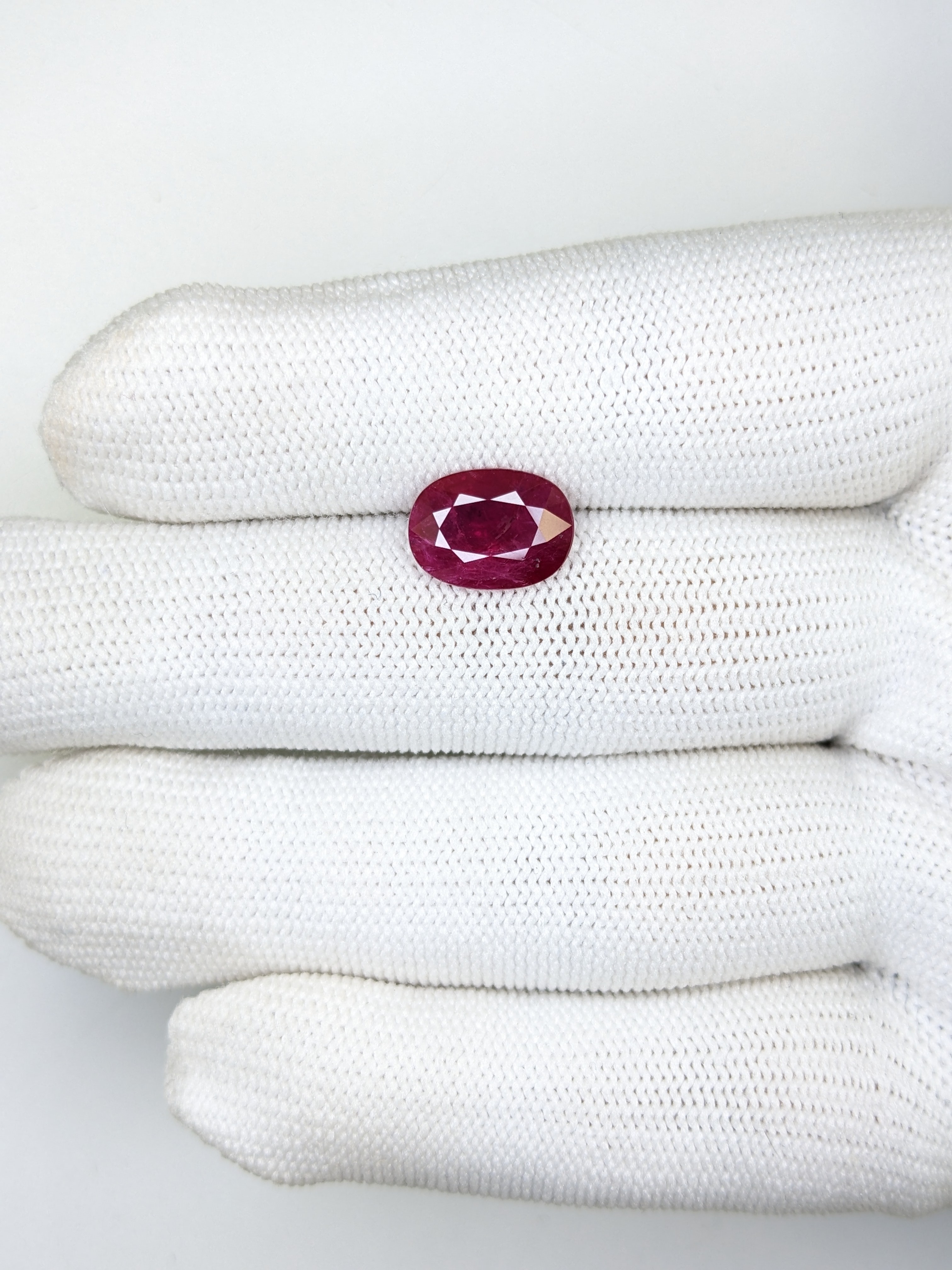 RUBY Oval: 3.34ct