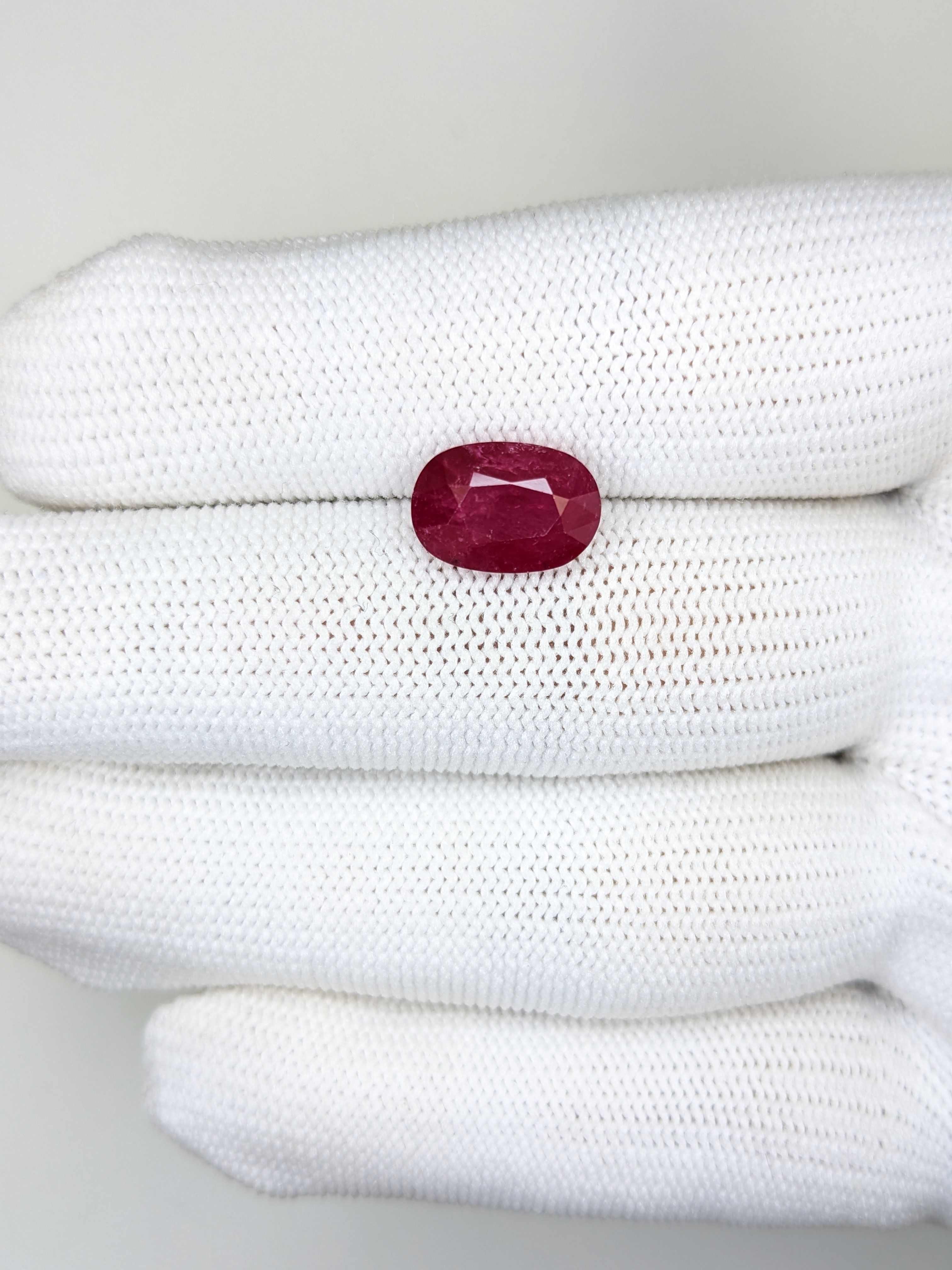 RUBY Oval: 4.92ct