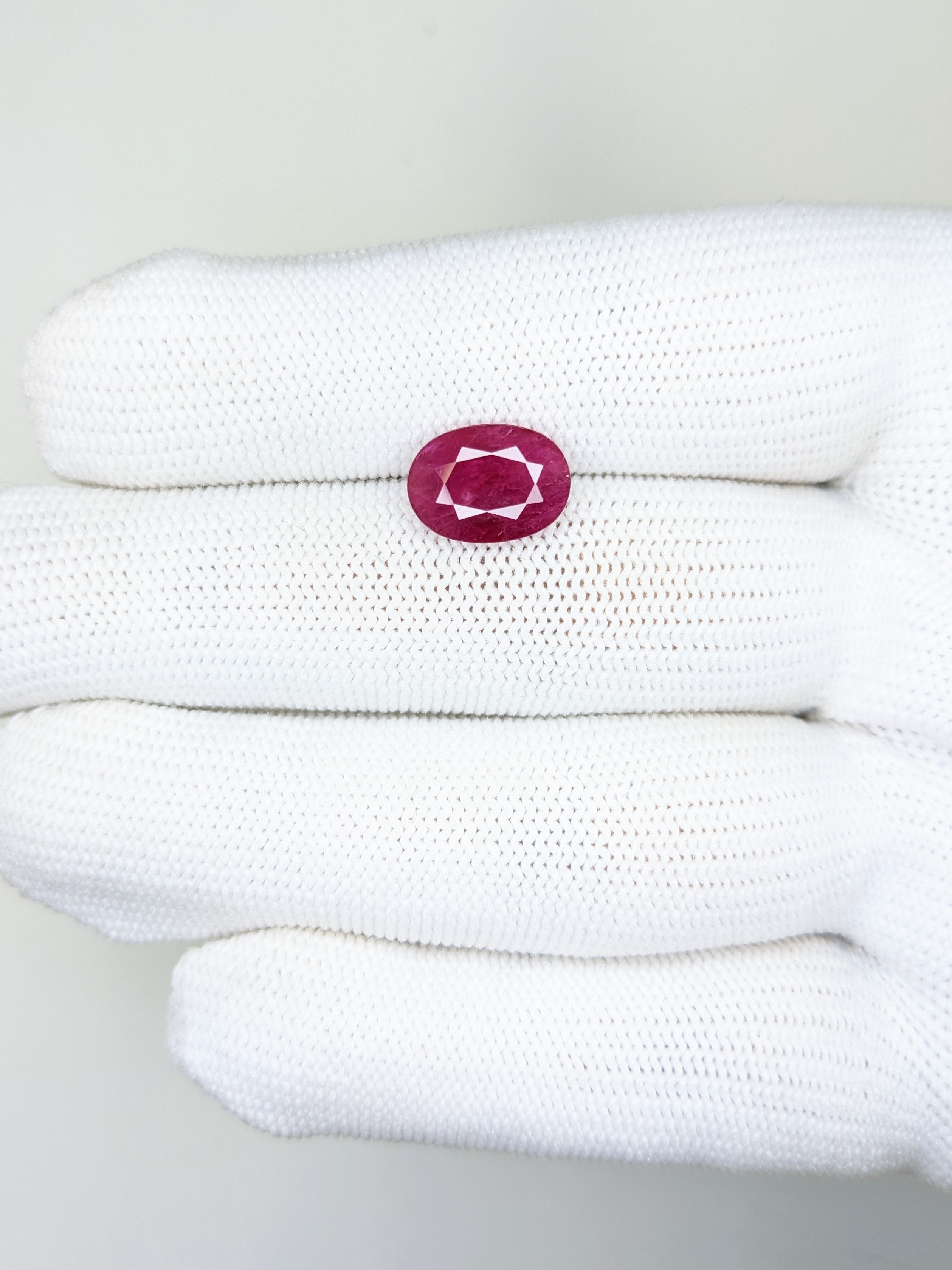 RUBY Oval: 4.02ct