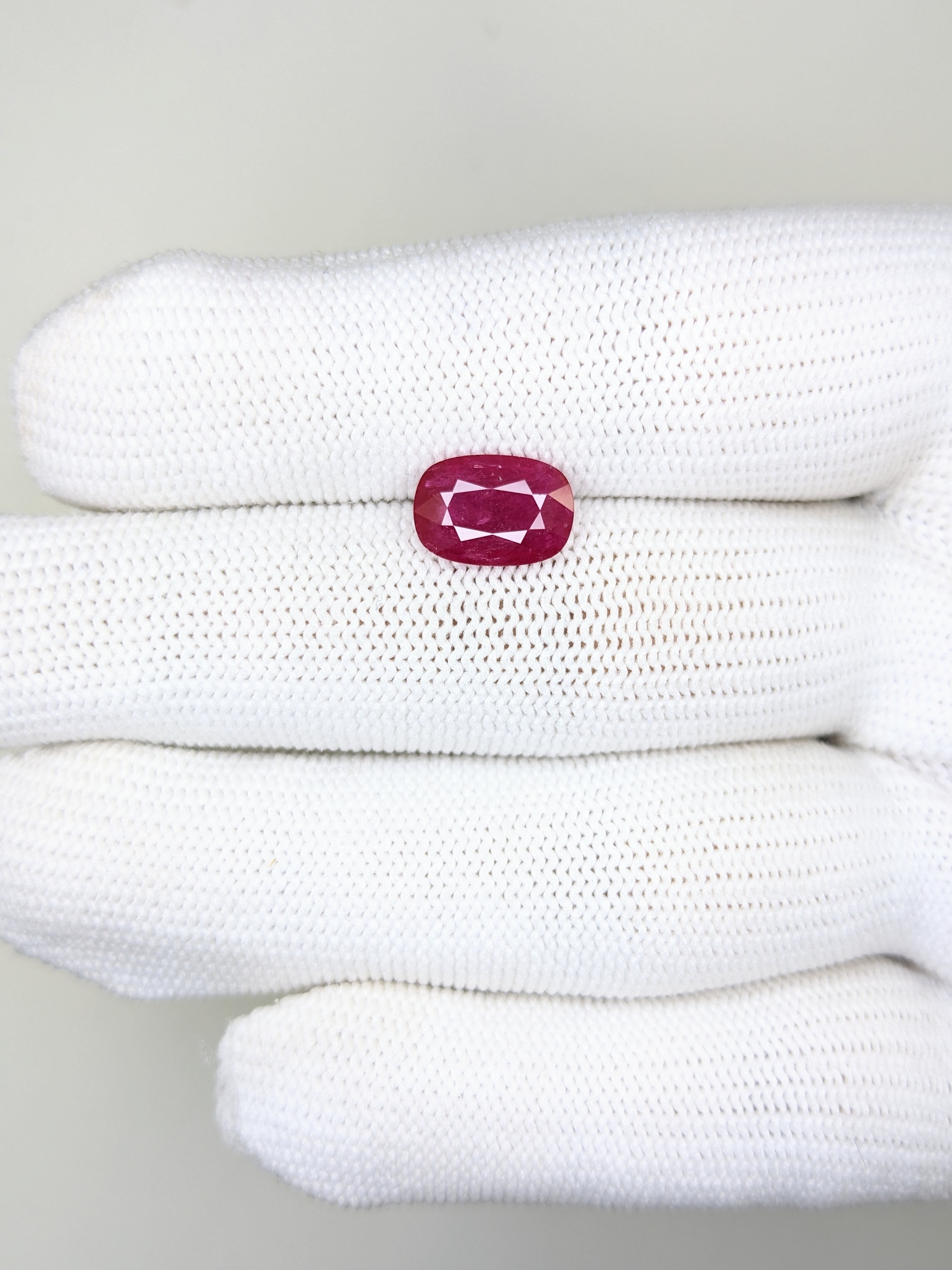 RUBY Oval: 2.60ct