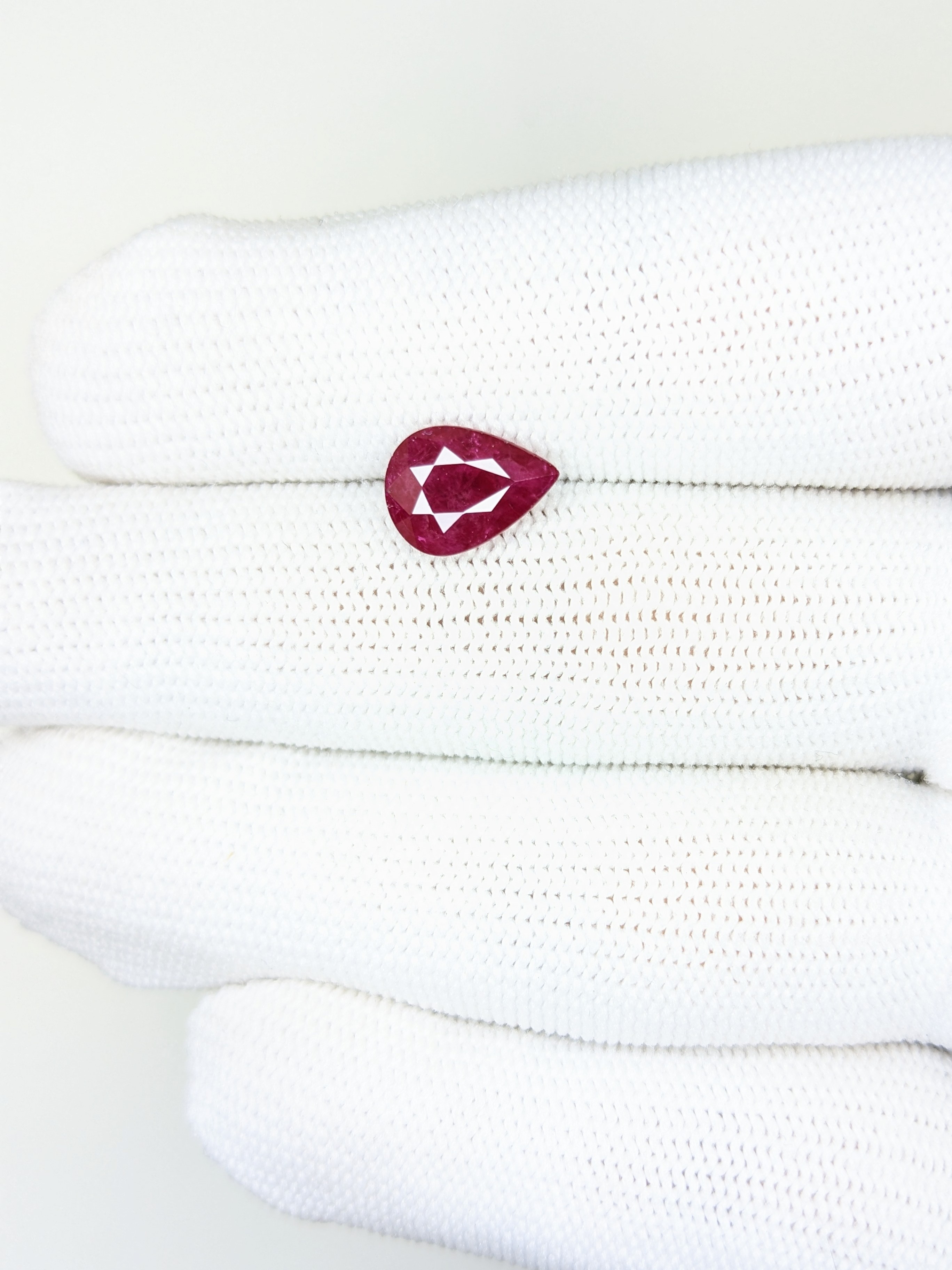 RUBY Pear: 2.90ct