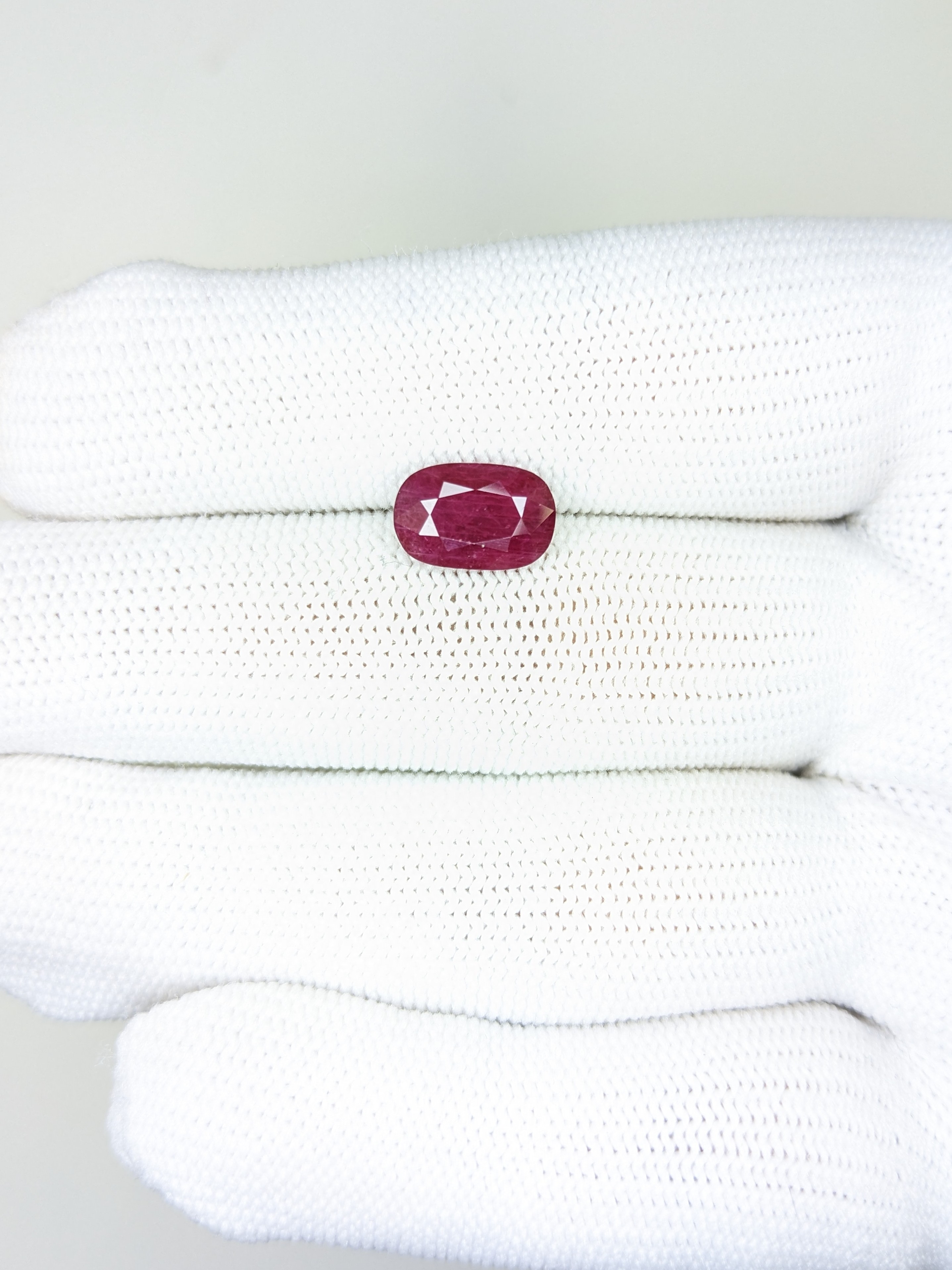 RUBY Oval: 3.08ct