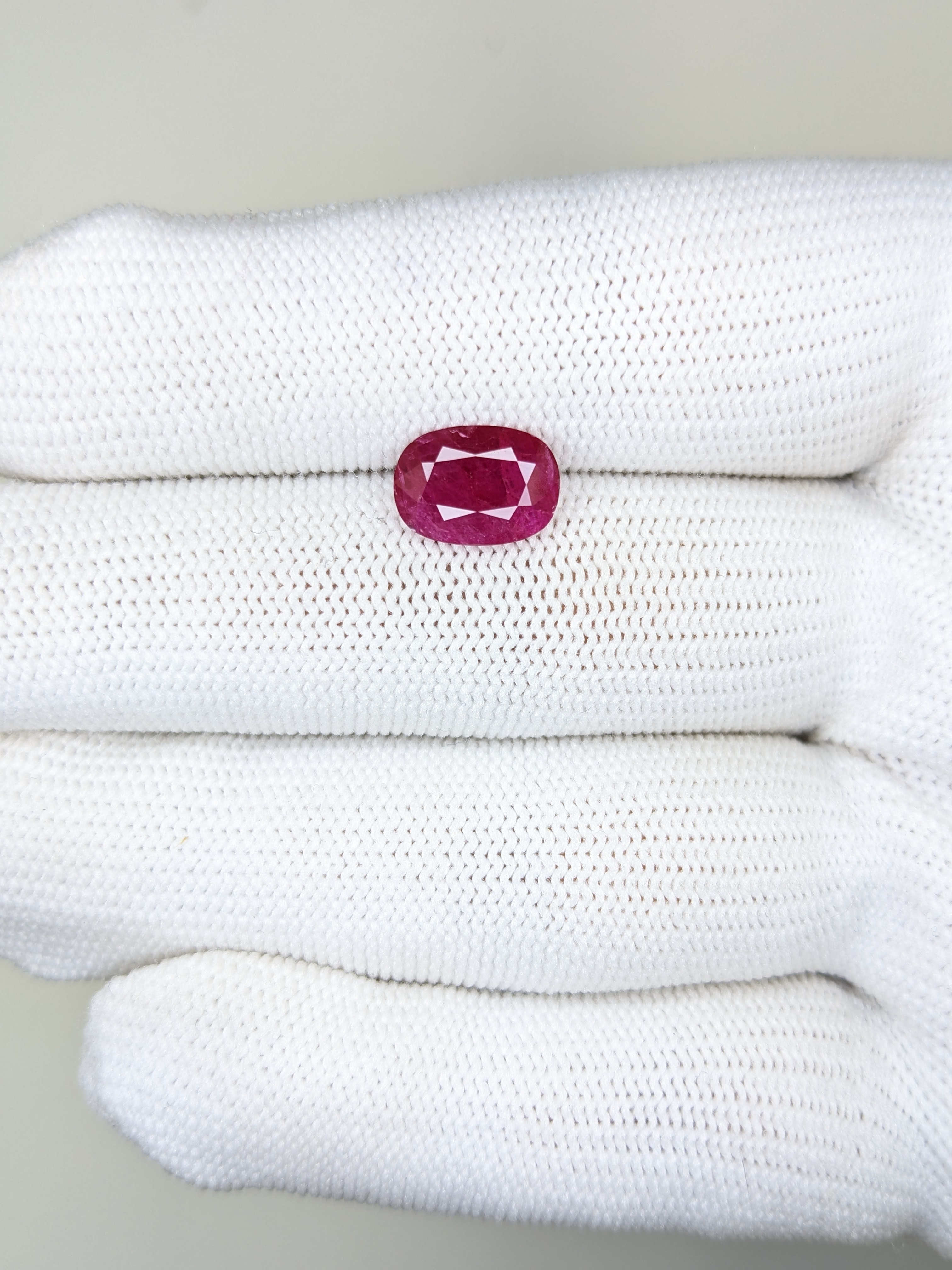 RUBY Oval: 2.68ct