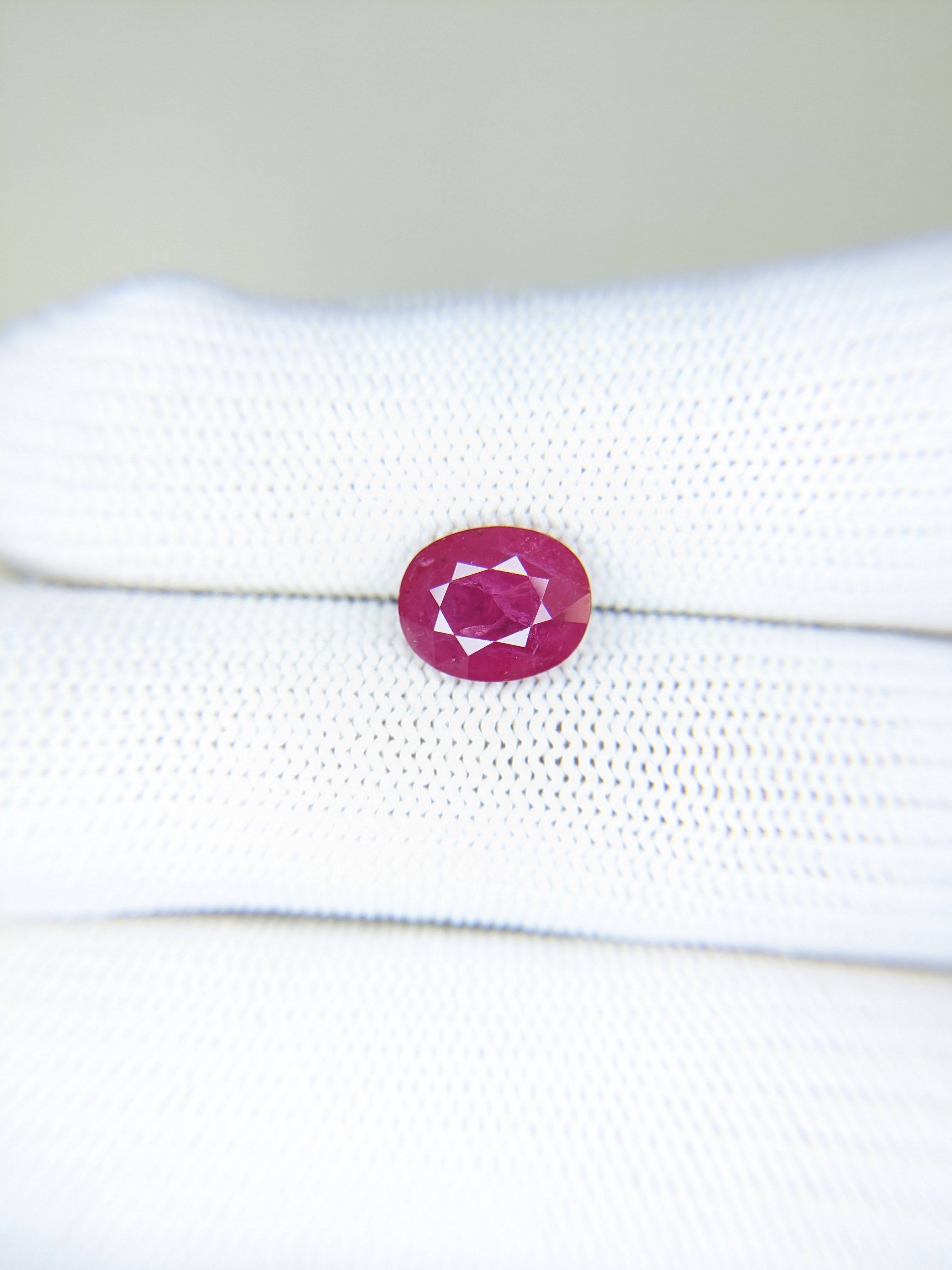 RUBY Oval: 3.91ct