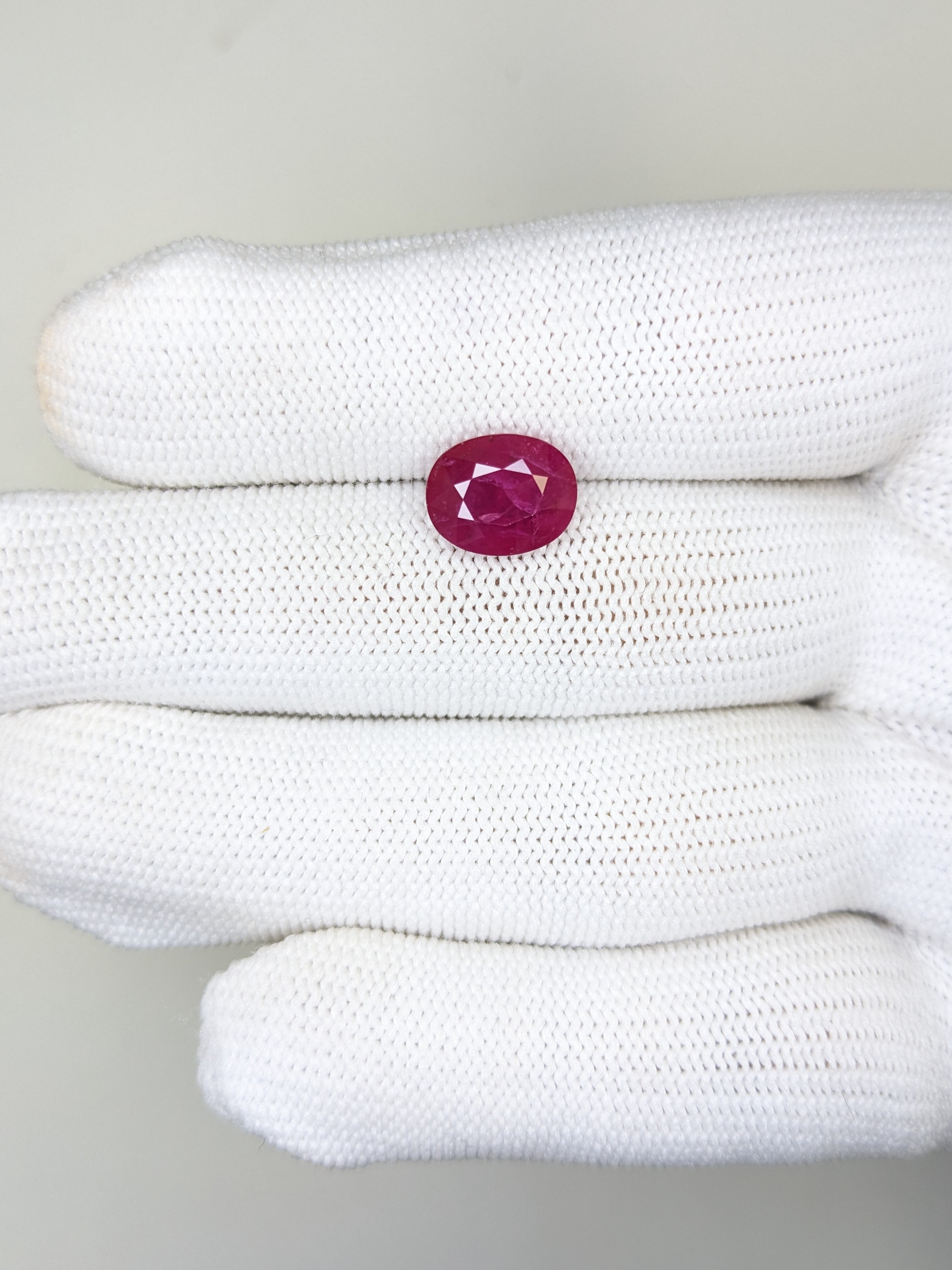 RUBY Oval: 3.91ct
