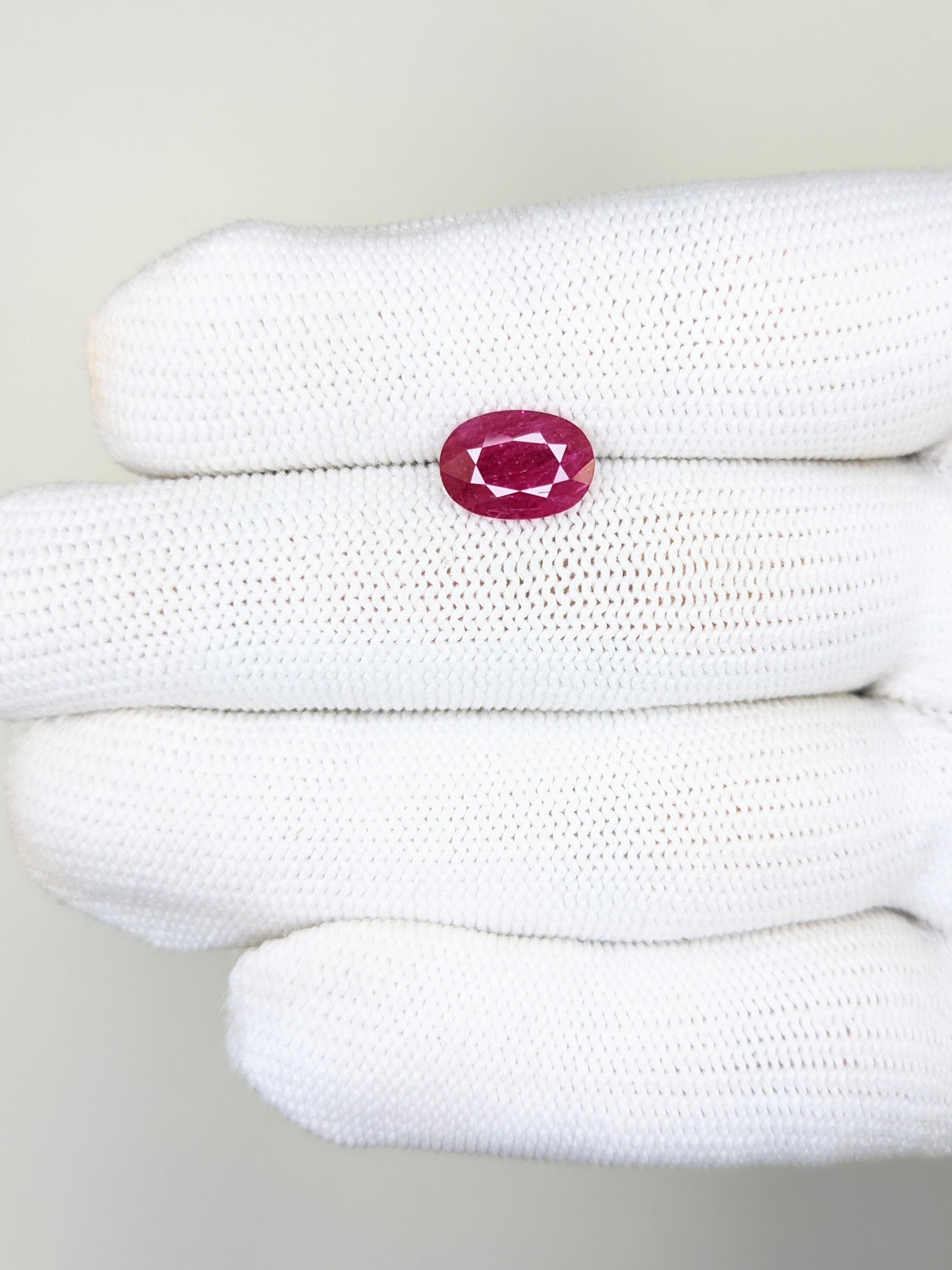 RUBY Oval: 2.58ct
