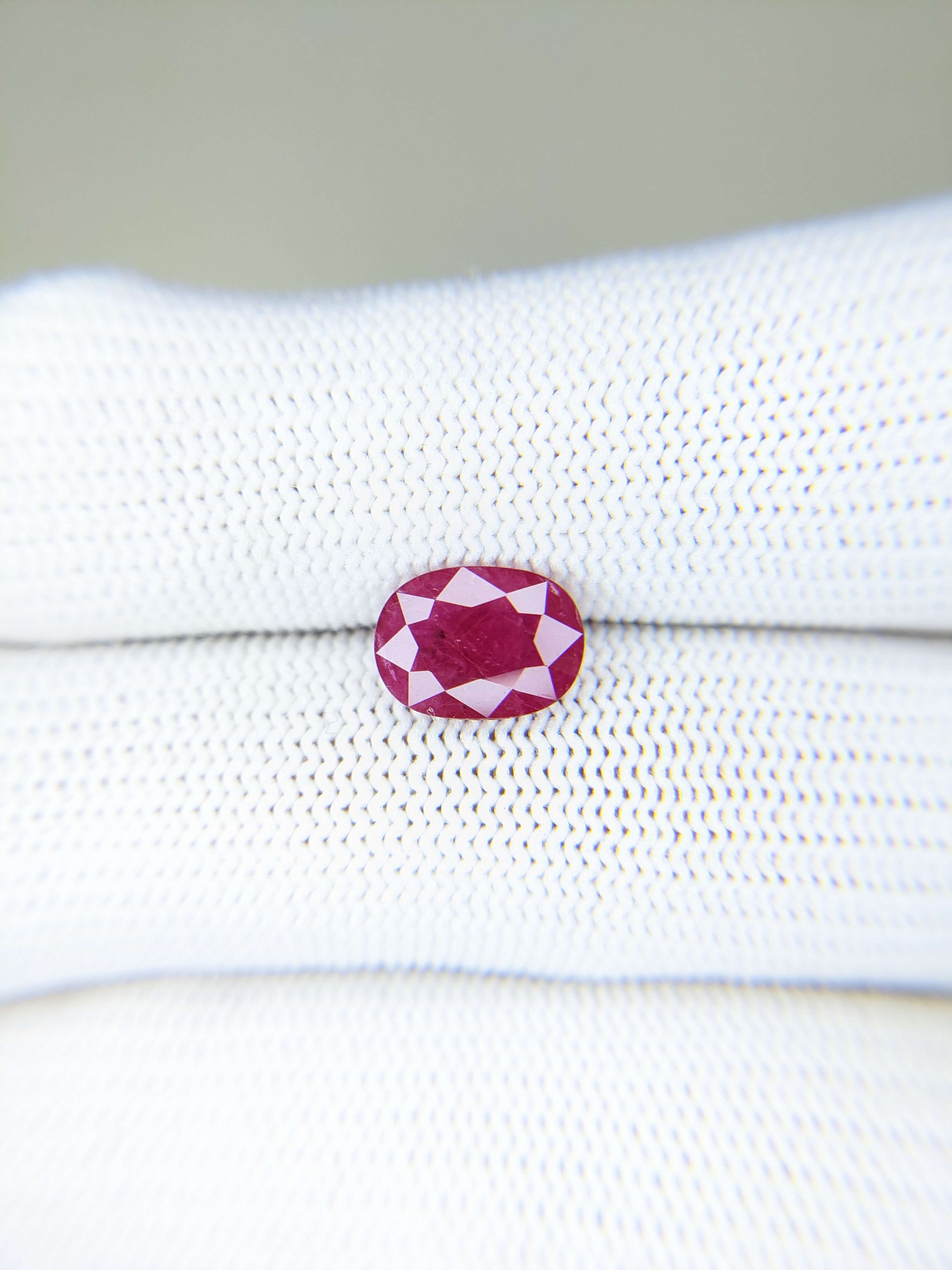RUBY Oval: 2.63ct