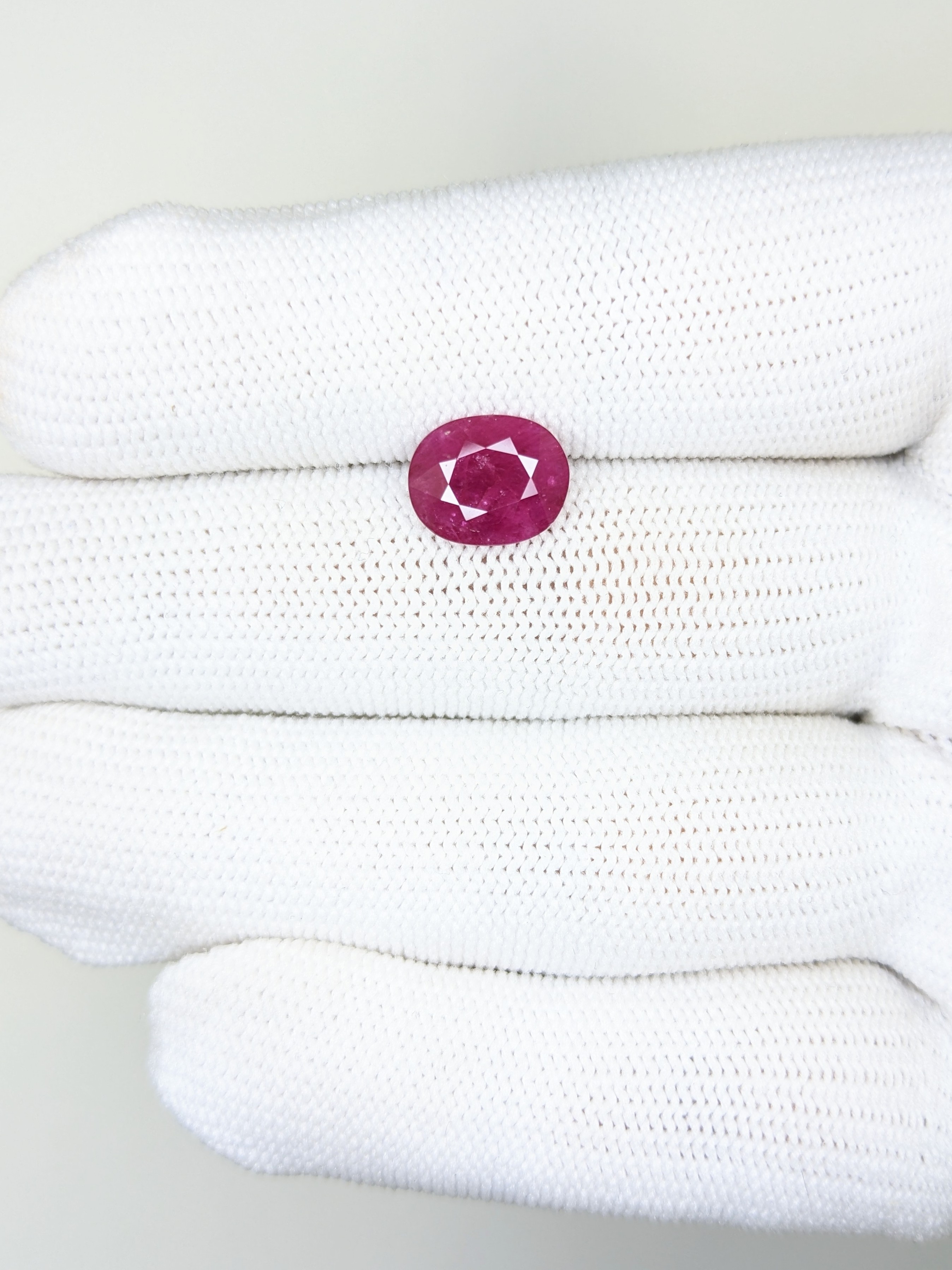 RUBY Oval: 2.92ct