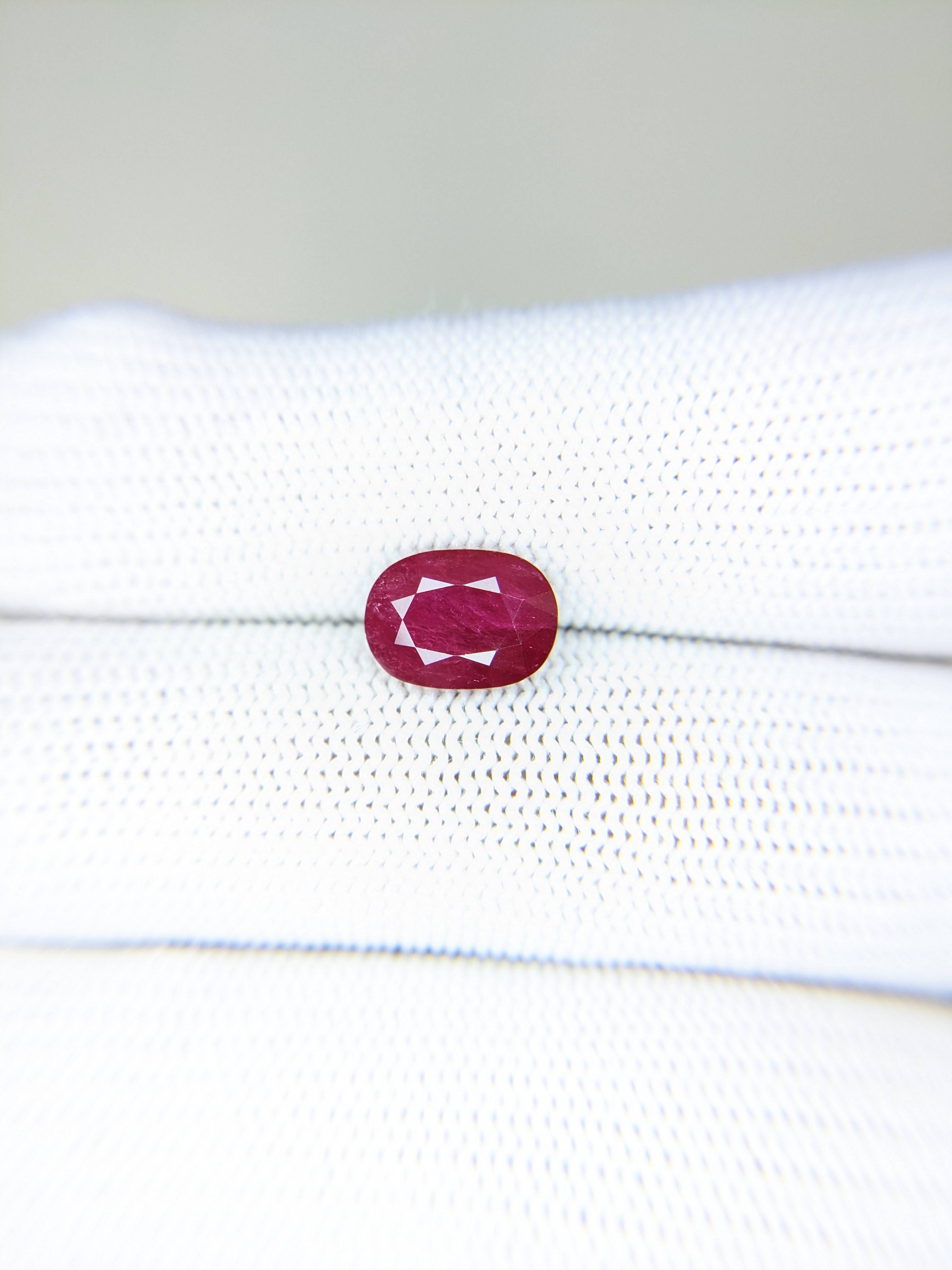 RUBY Oval: 3.43ct