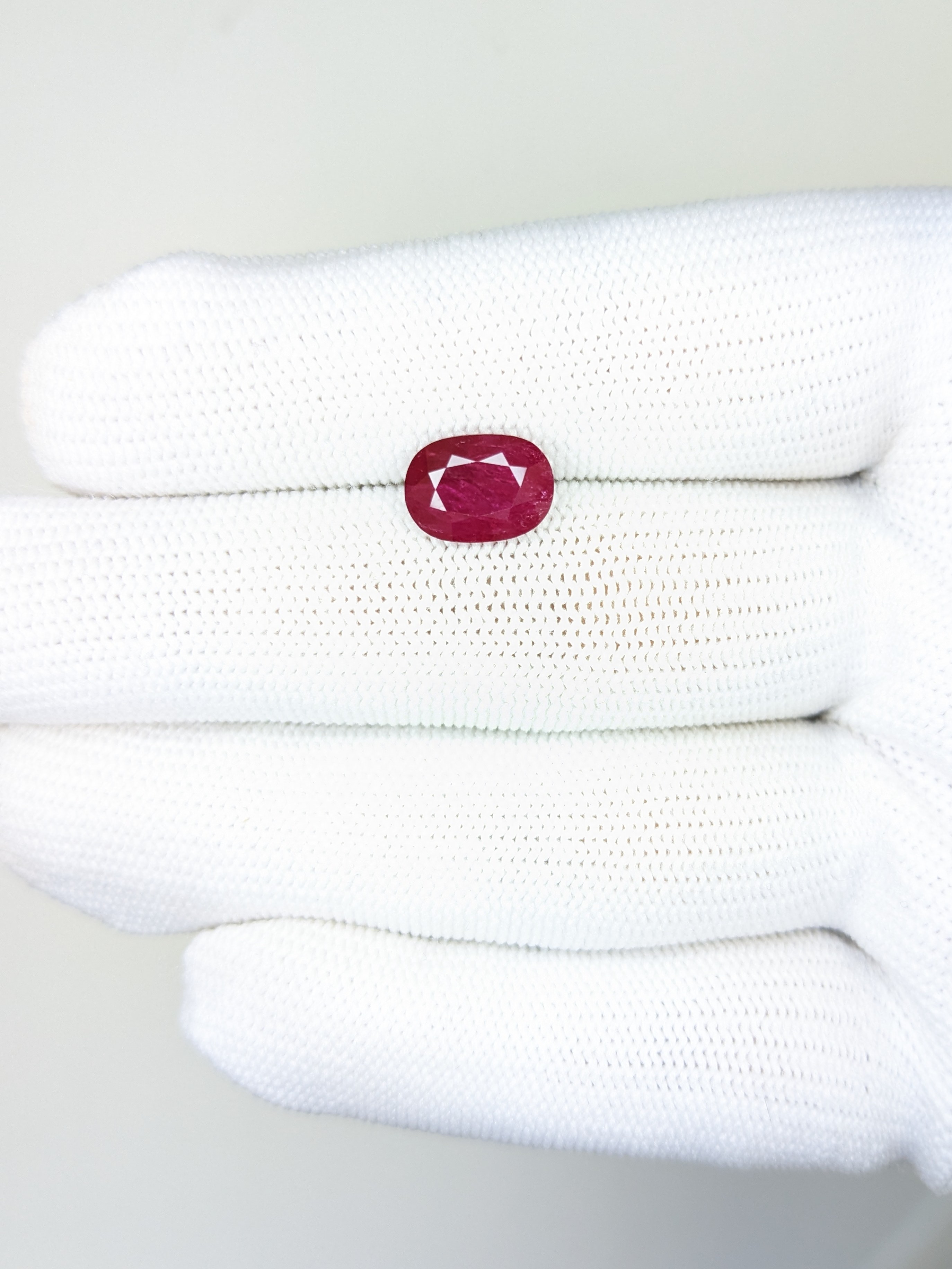 RUBY Oval: 3.43ct