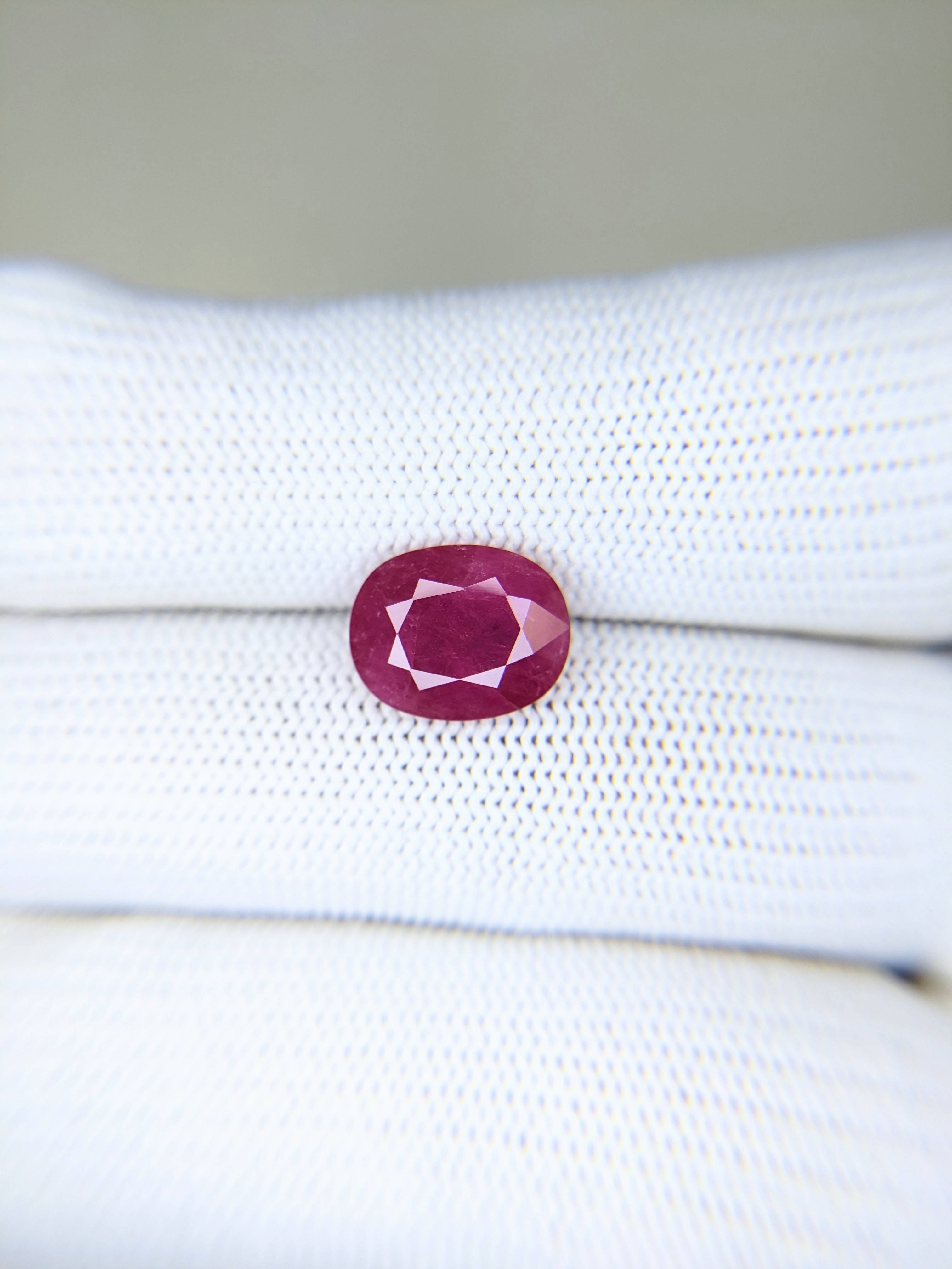 RUBY Oval: 4.97ct
