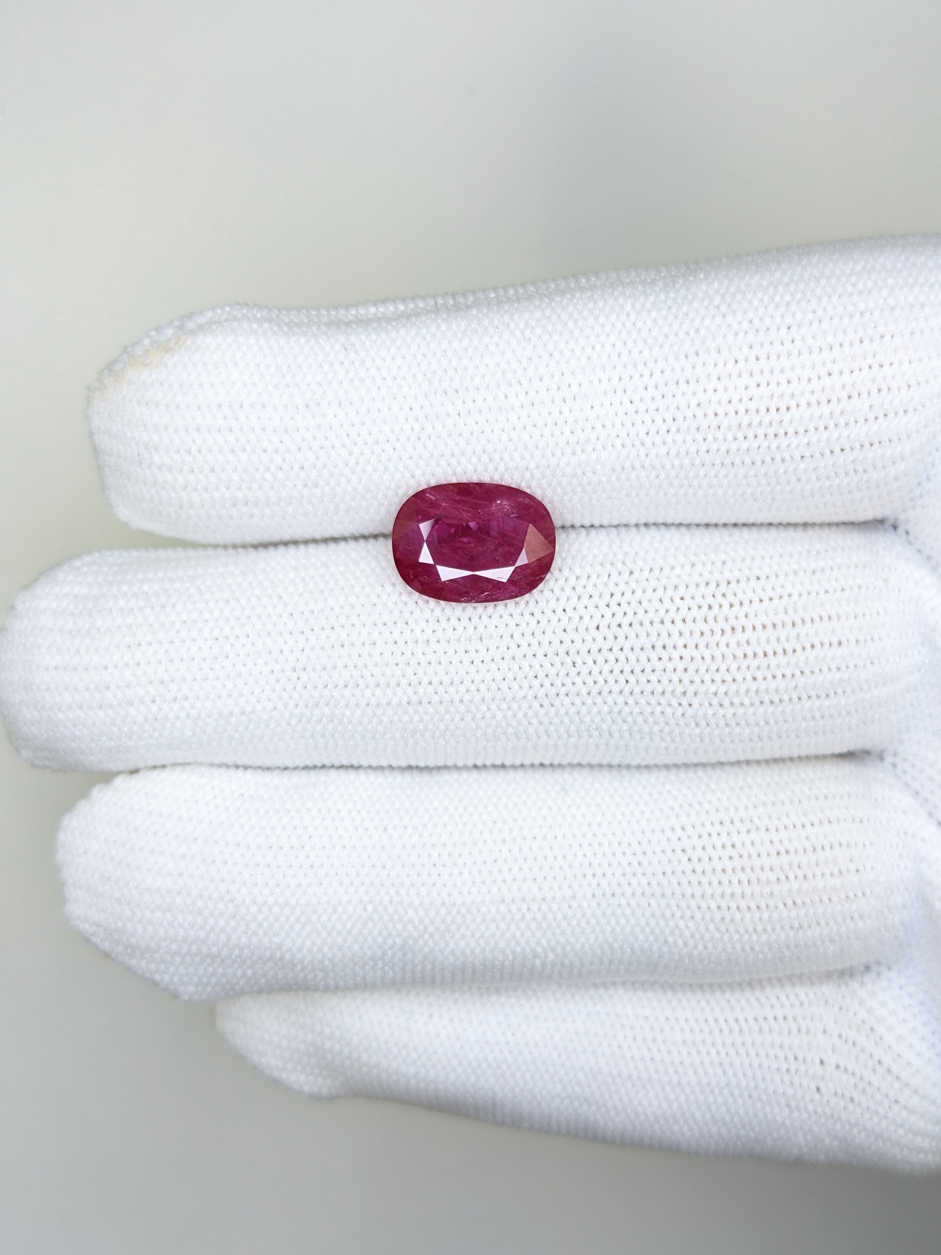 RUBY Oval: 3.78ct