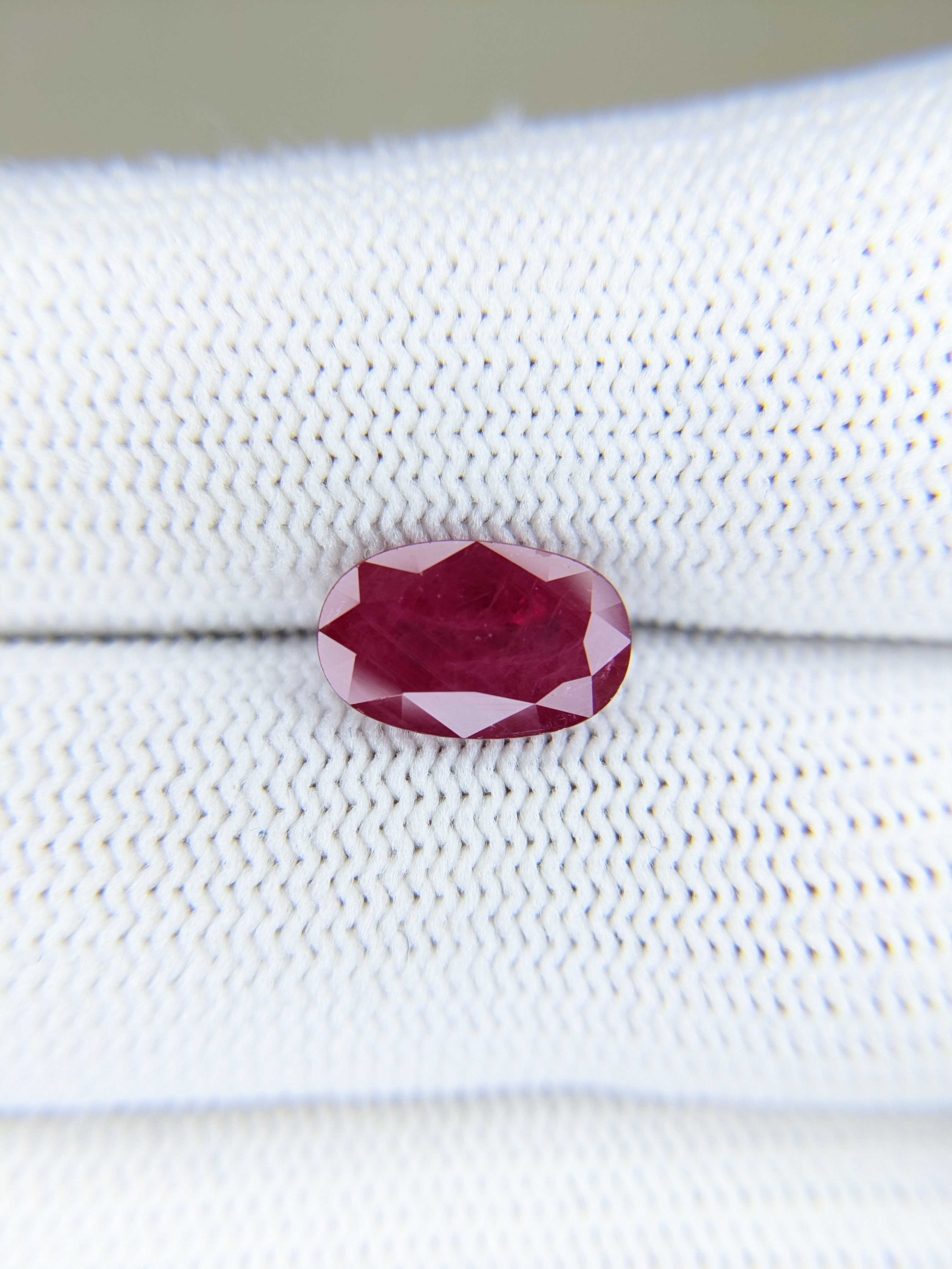 RUBY Oval: 2.73ct