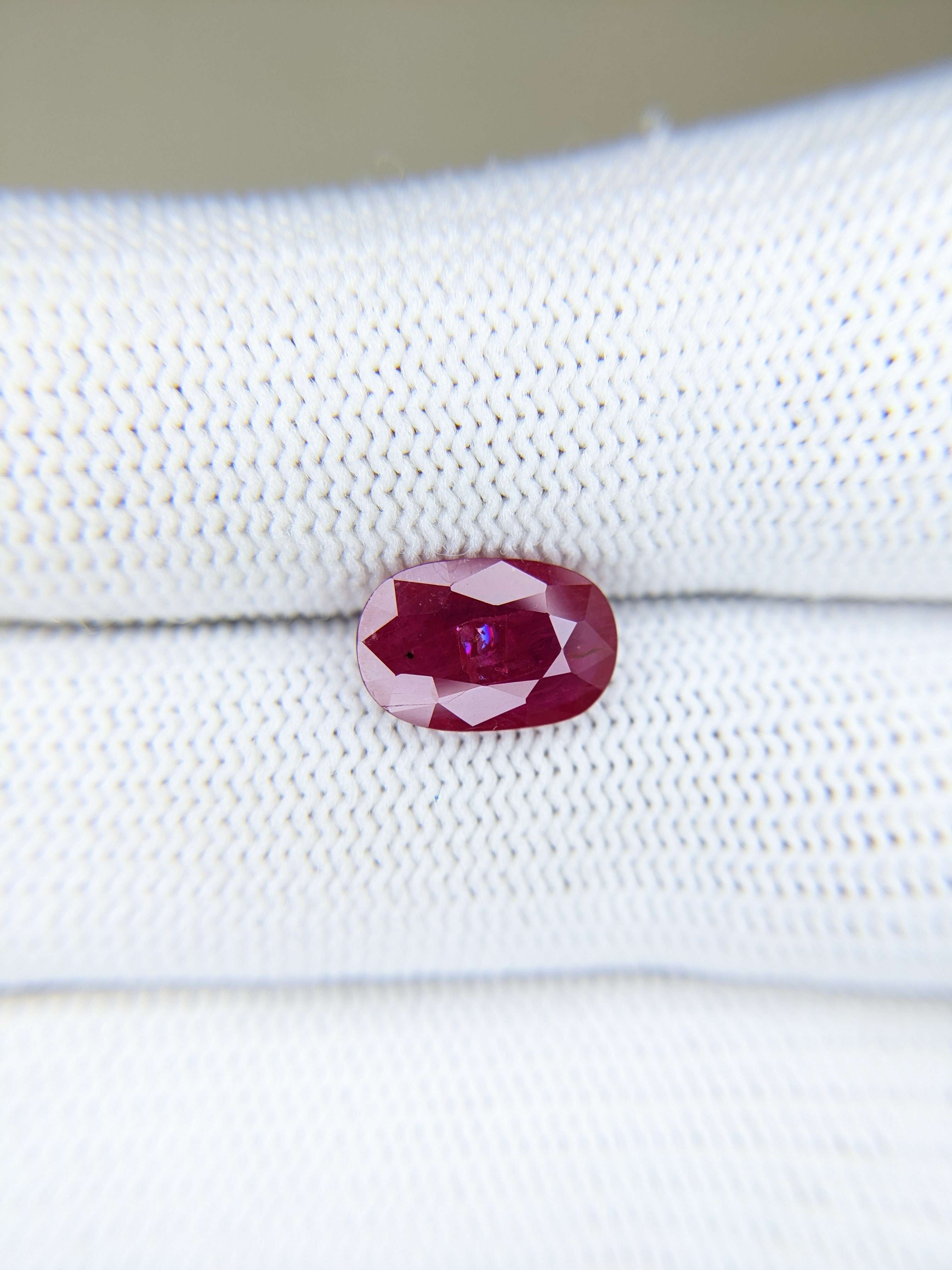 RUBY Oval: 2.63ct