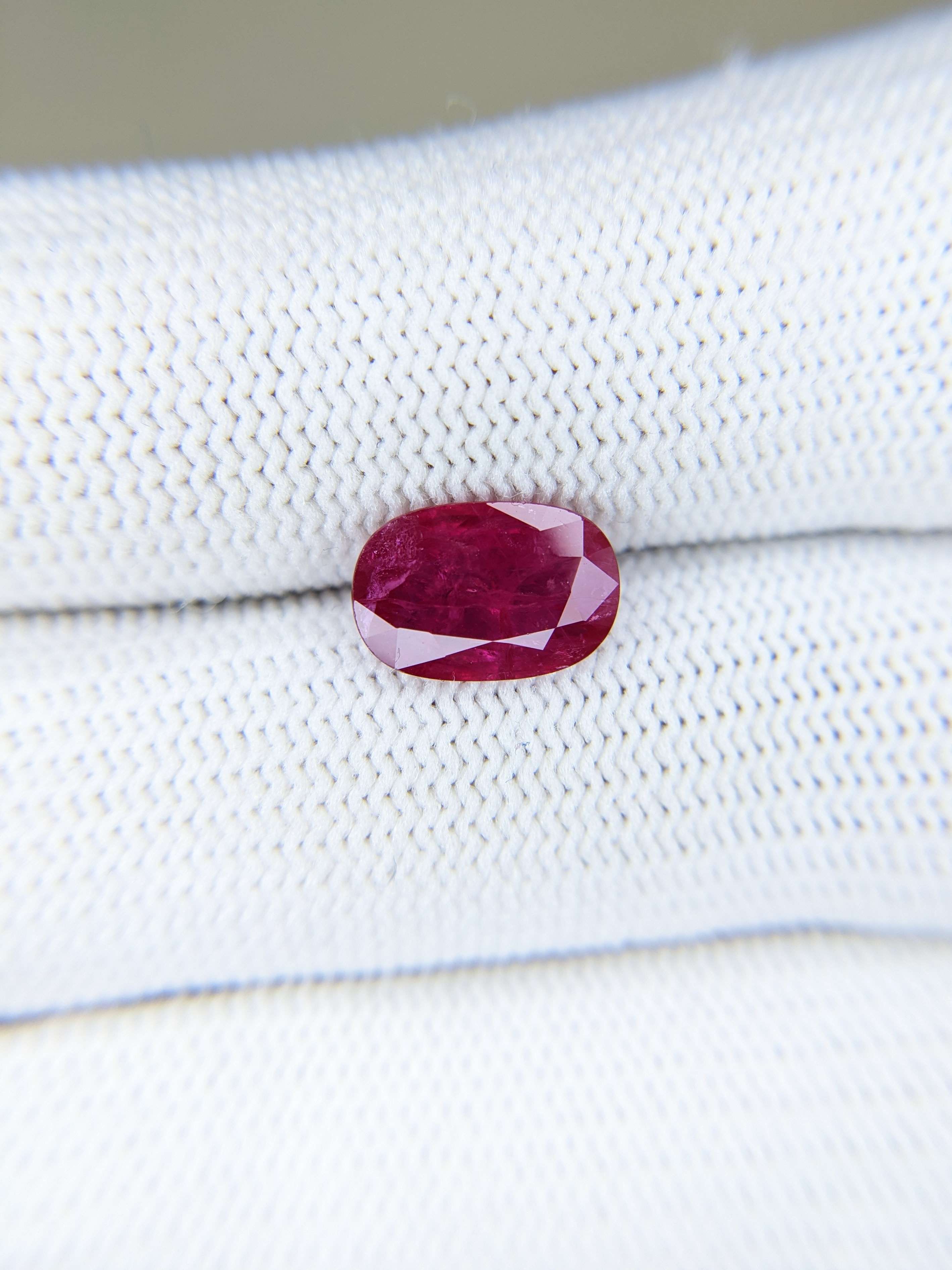 RUBY Oval: 2.30ct