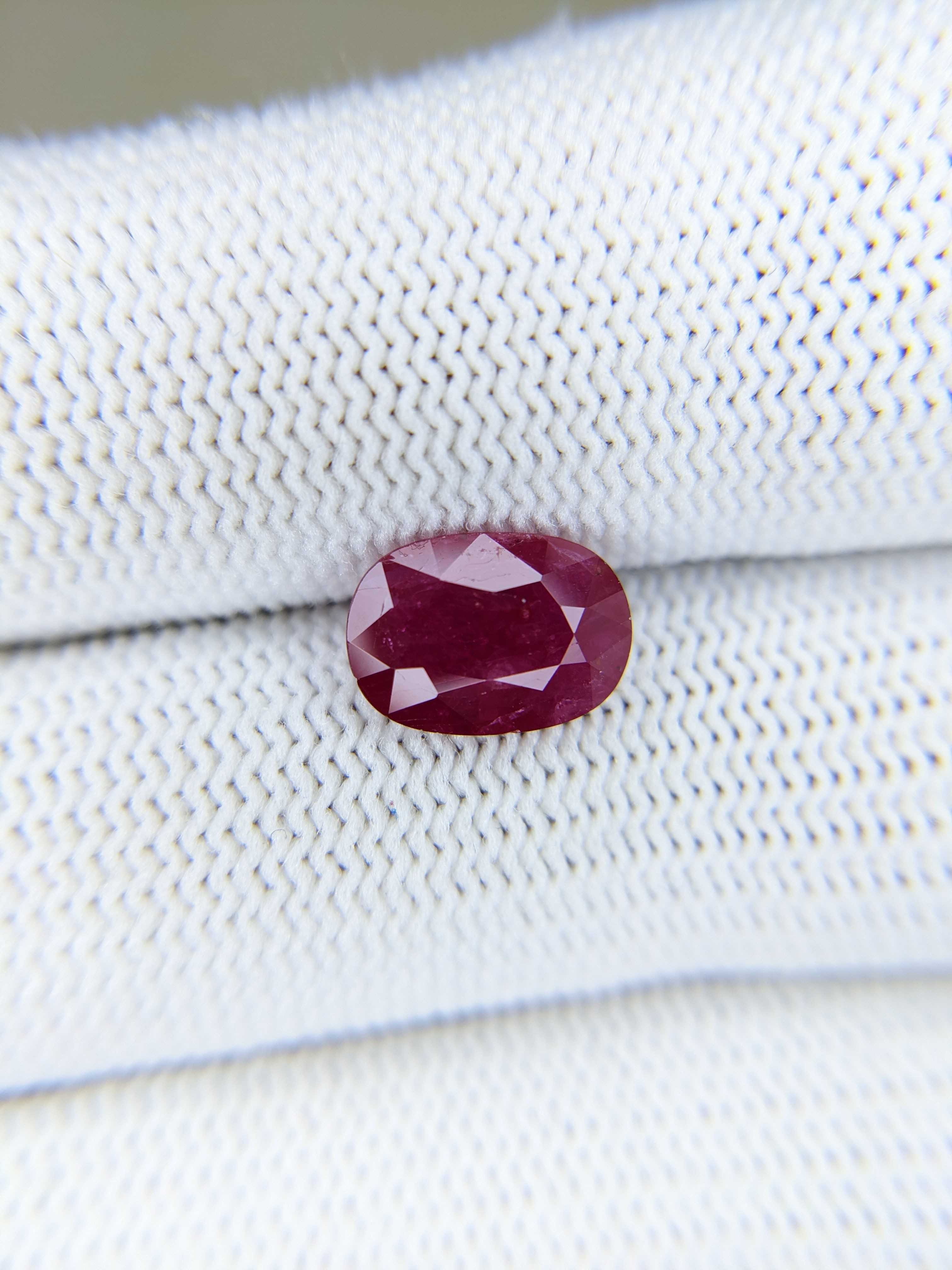 RUBY Oval: 2.30ct