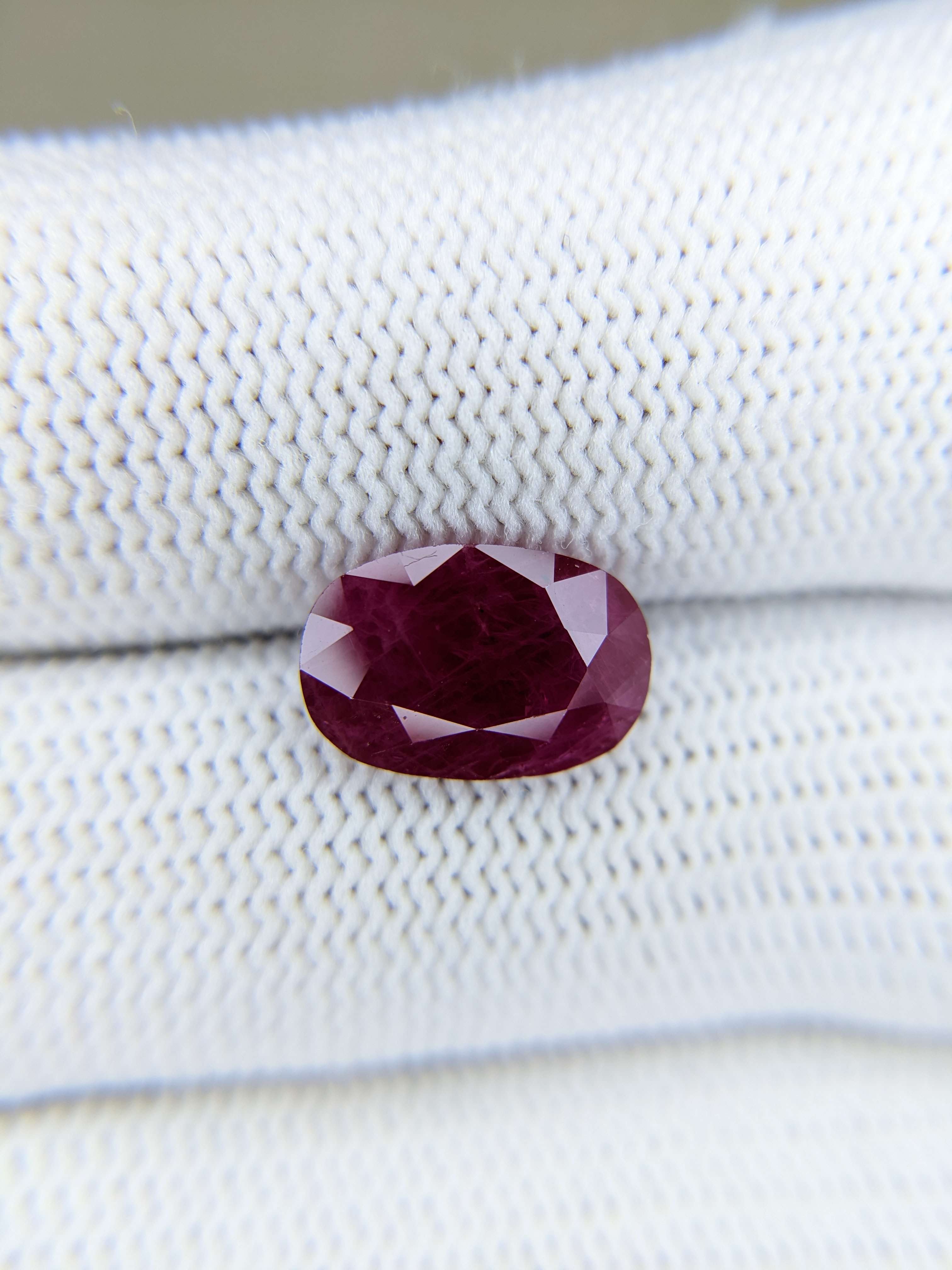 RUBY Oval: 3.65ct