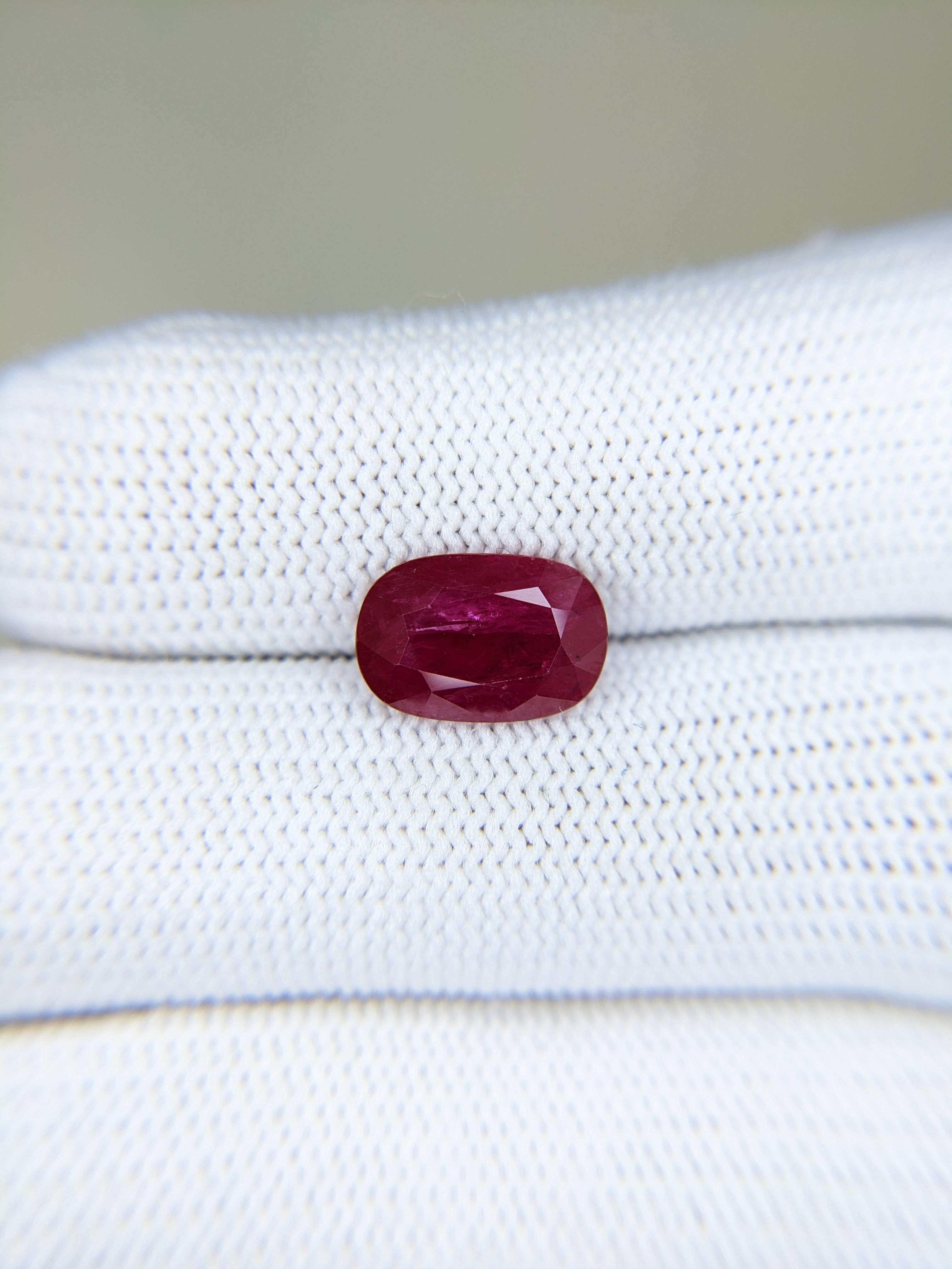 RUBY Oval: 3.97ct