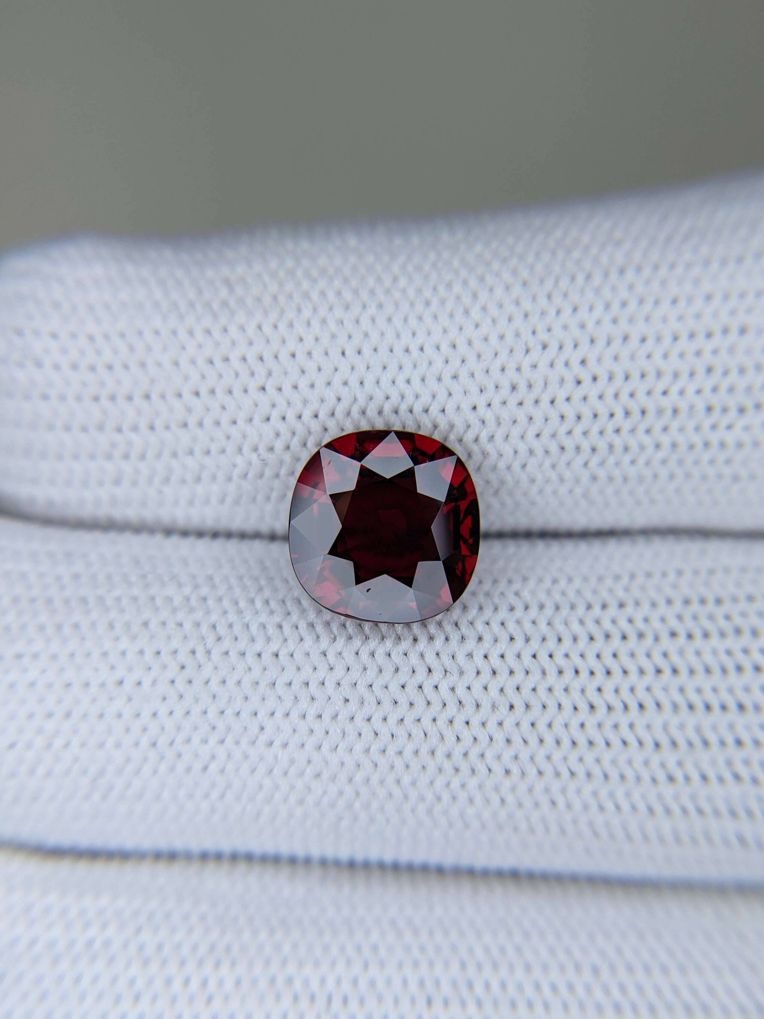 Ruby Cushion : 3.53ct