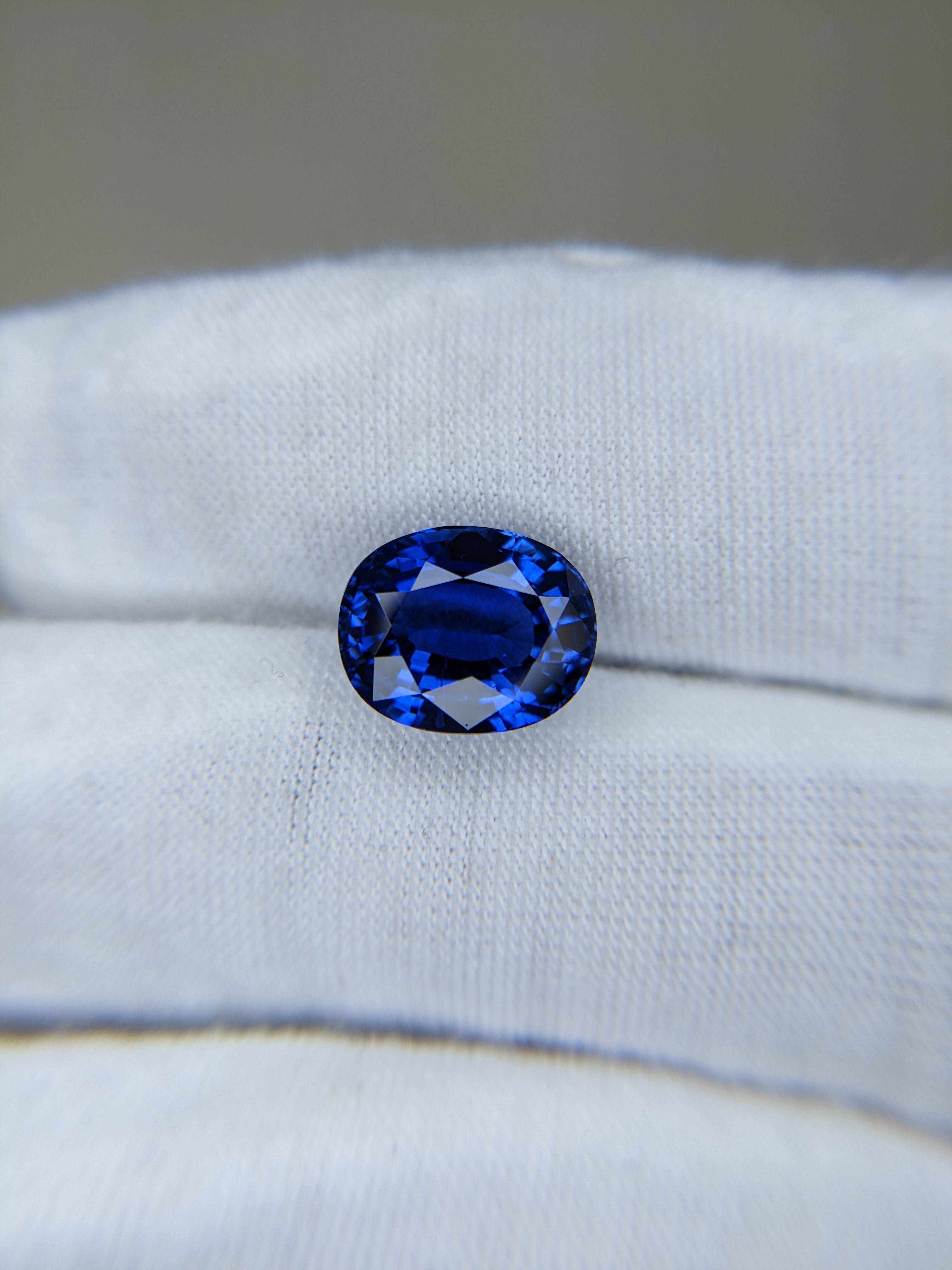 Blue Sapphire Oval: 6.49ct