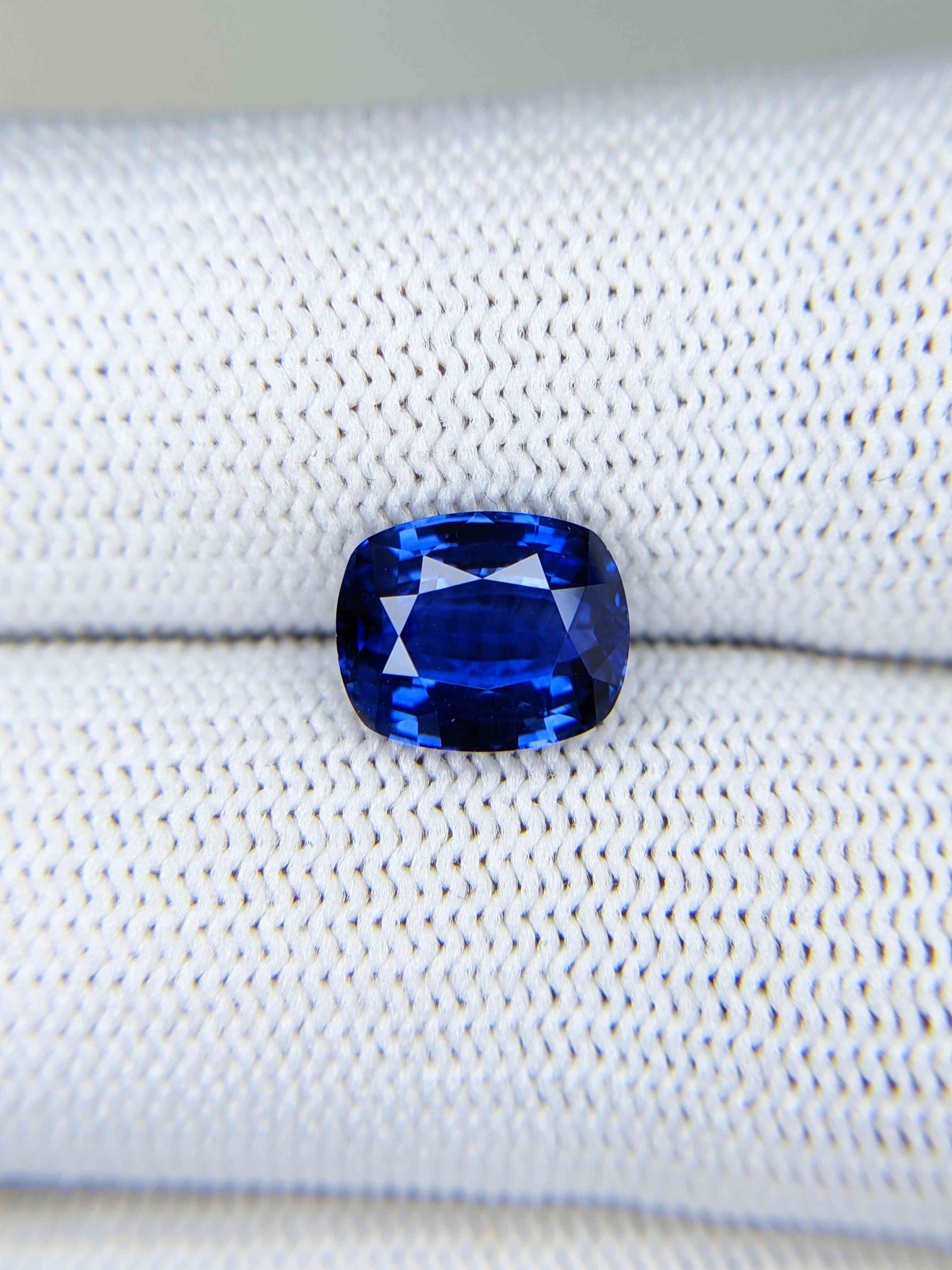 Sapphire Cushion: 3.10ct