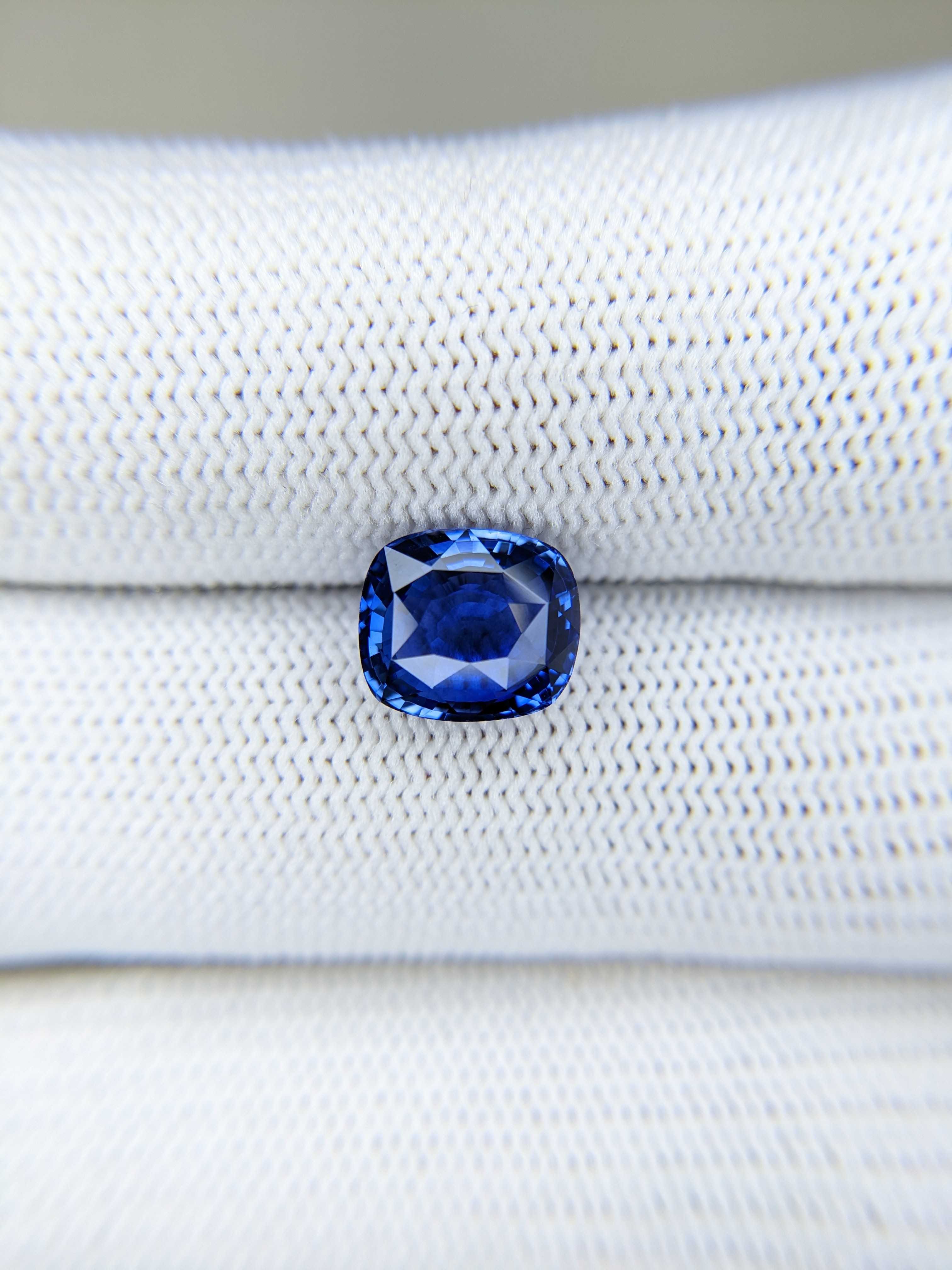 Sapphire Cushion: 3.32ct